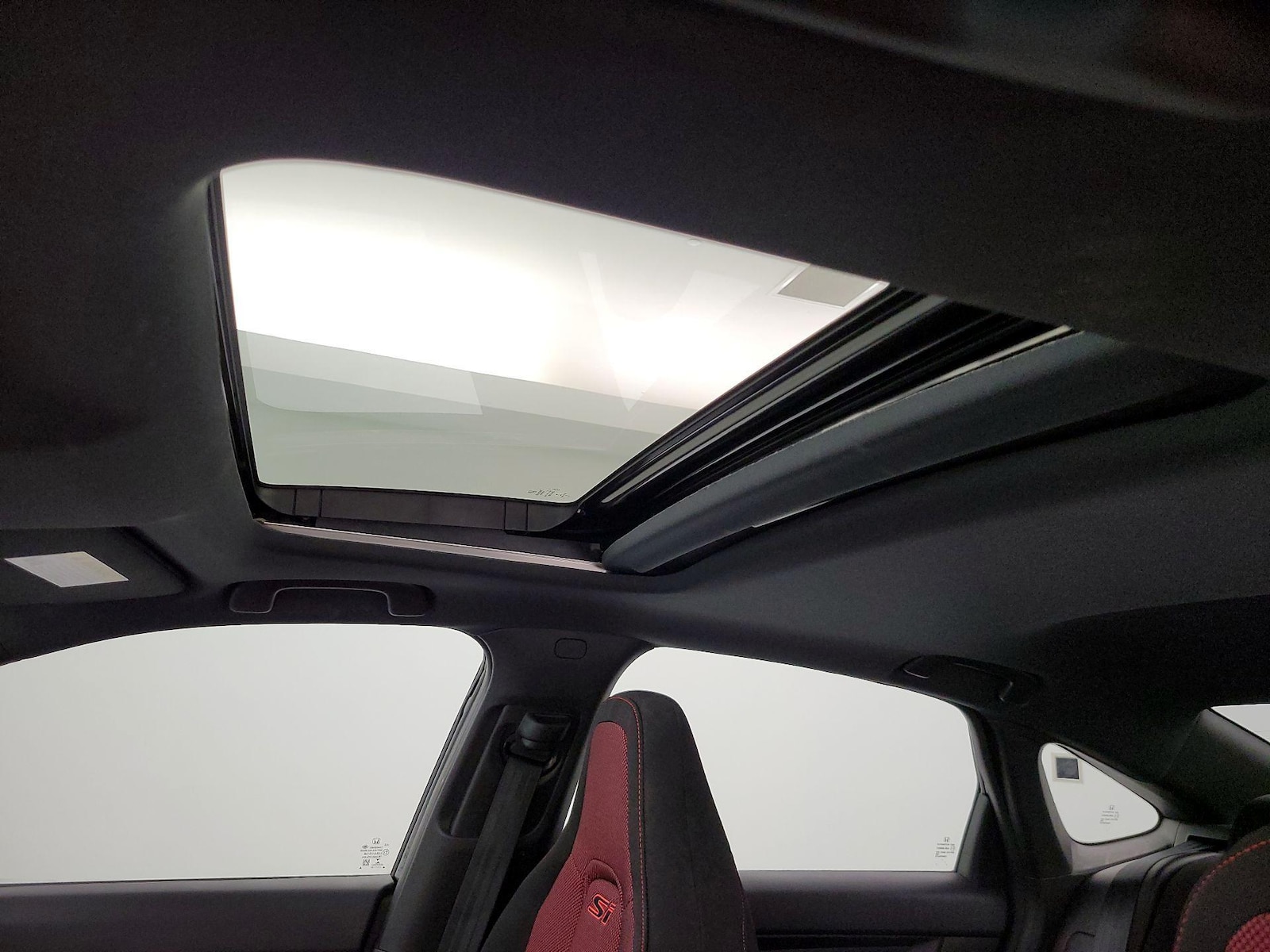Sunroof(s) & Overhead Airbags