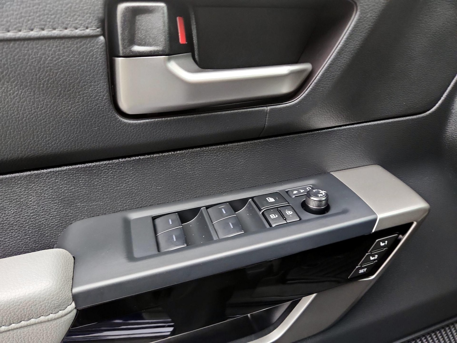 2026 Toyota Tundra Limited - Photo 13