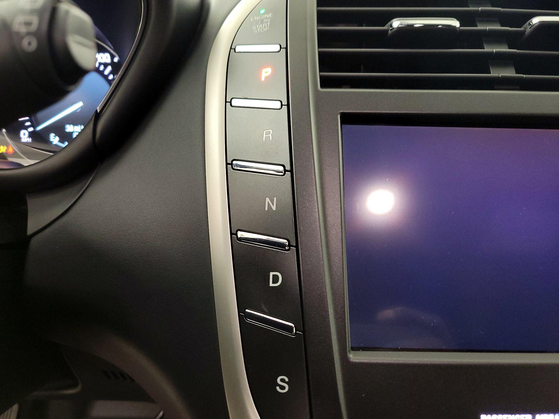 Thumbnail: 2017 Lincoln MKC - 18