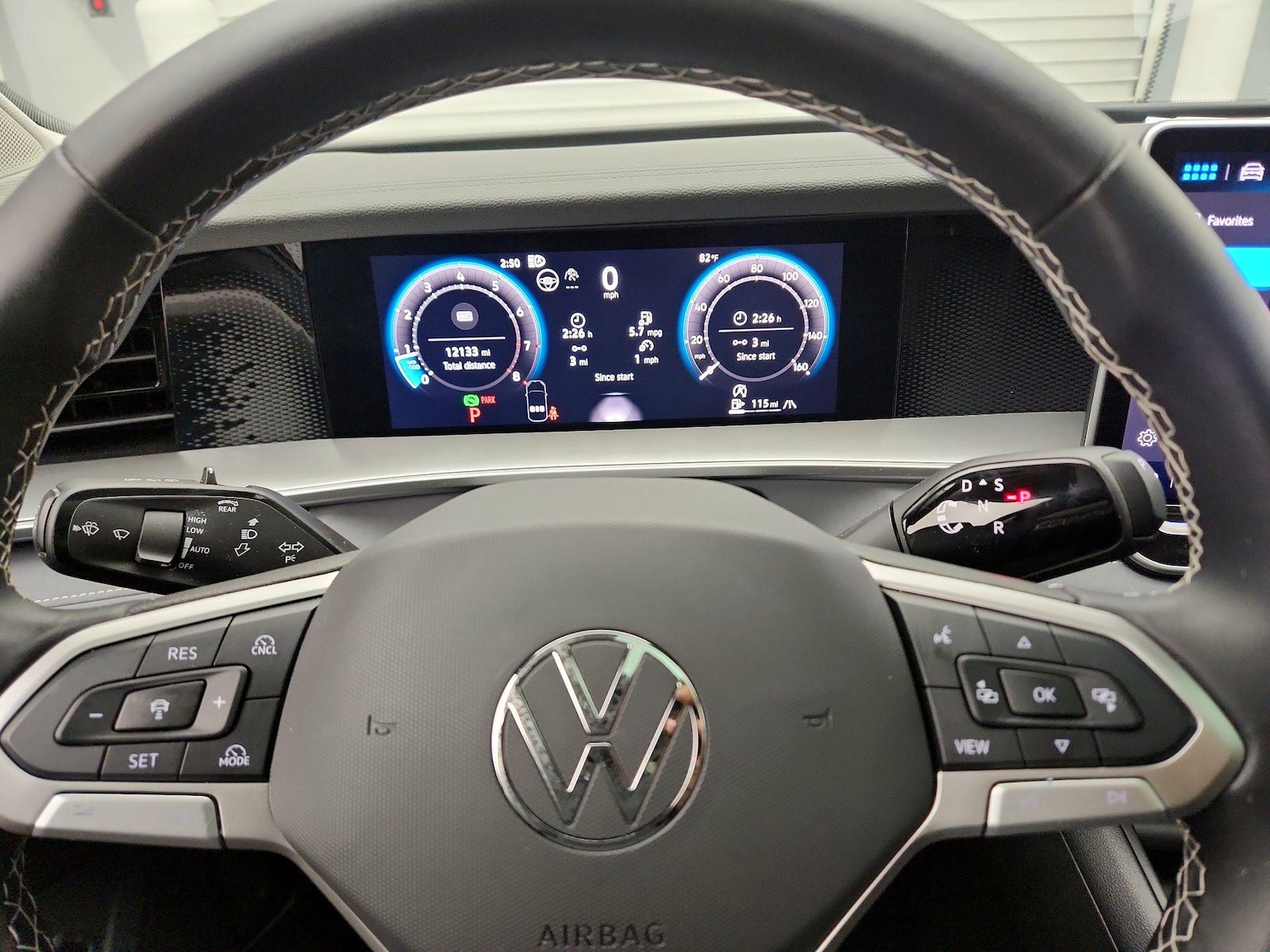 2025 Volkswagen Tiguan SE - Photo 11