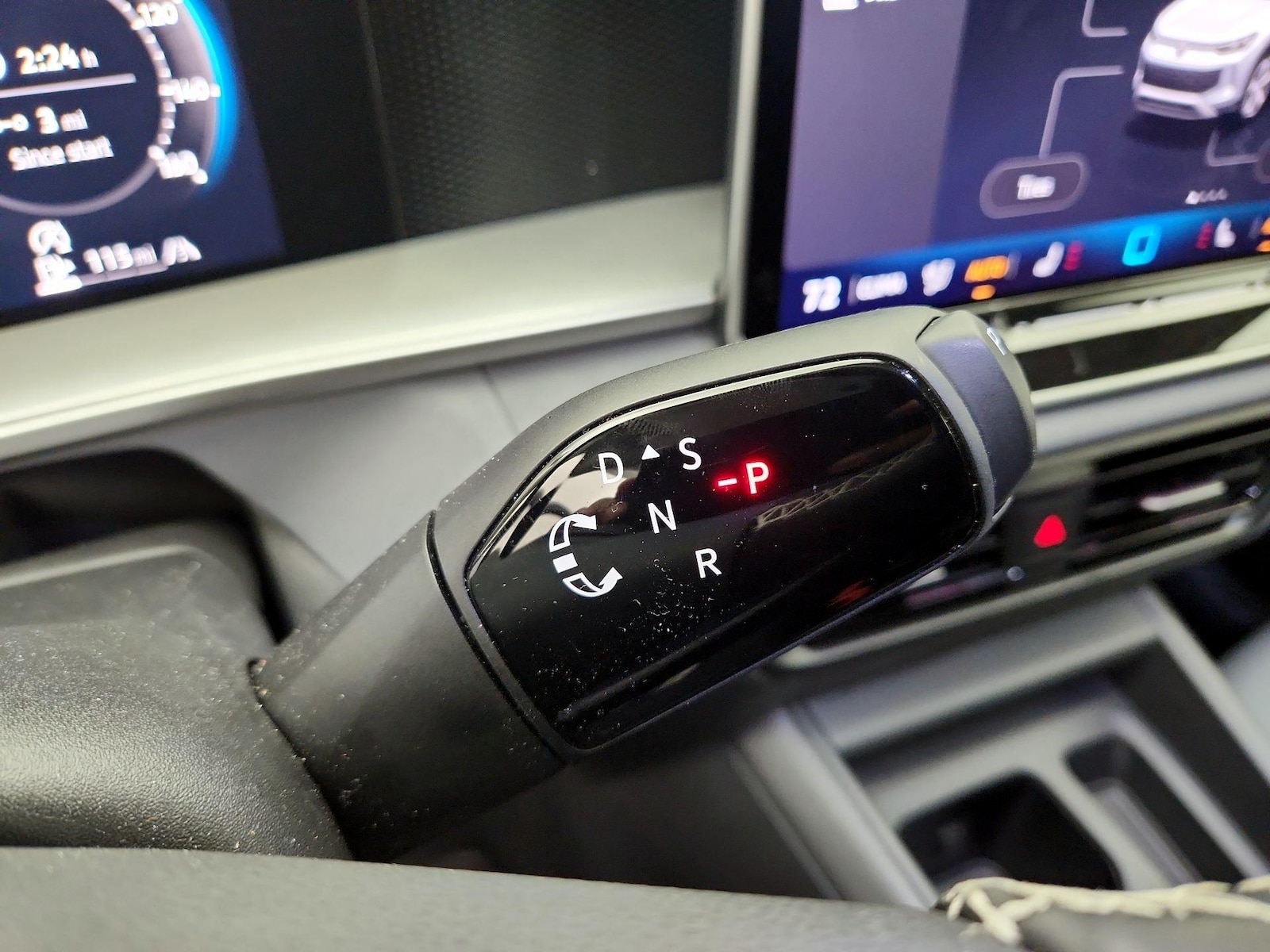 2025 Volkswagen Tiguan SE - Photo 18