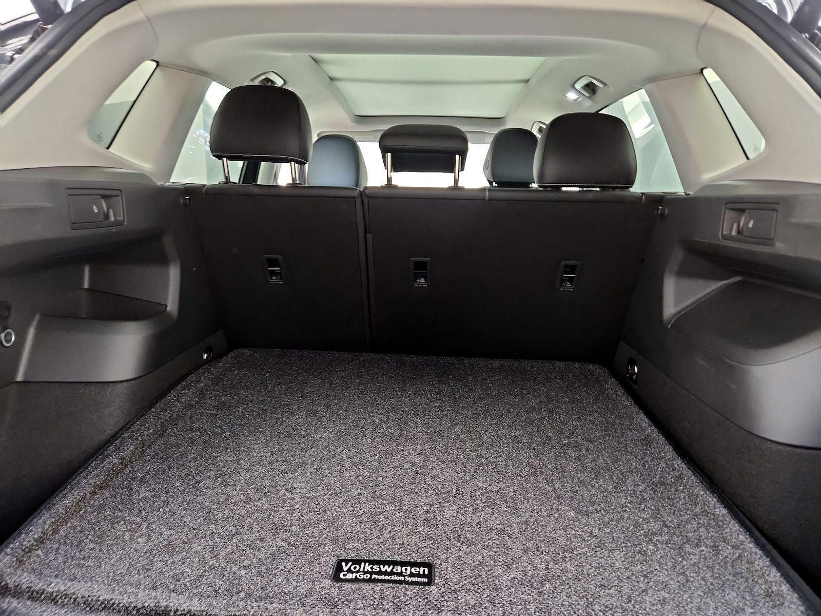 2025 Volkswagen Tiguan SE - Photo 21