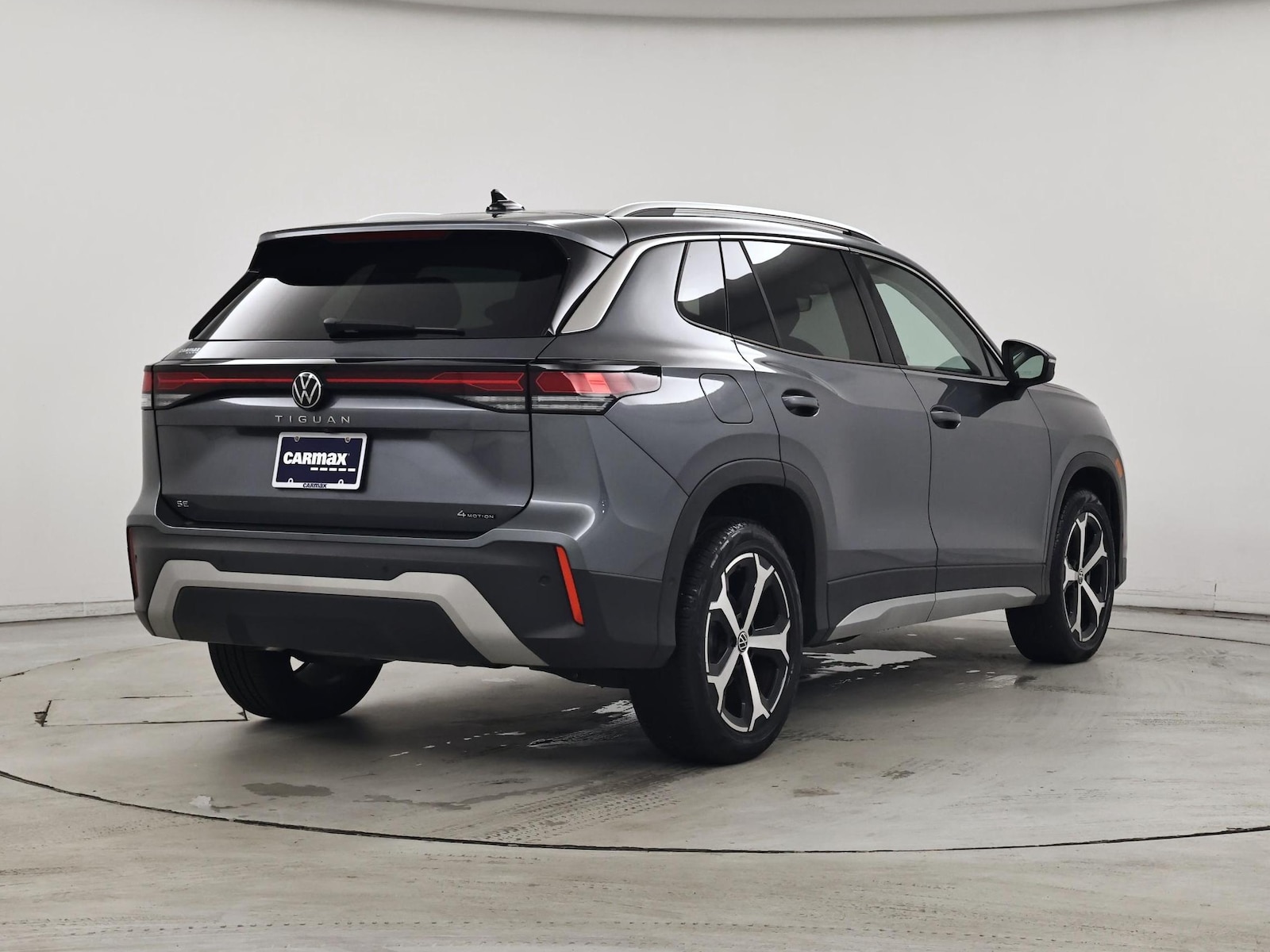 2025 Volkswagen Tiguan SE - Photo 9