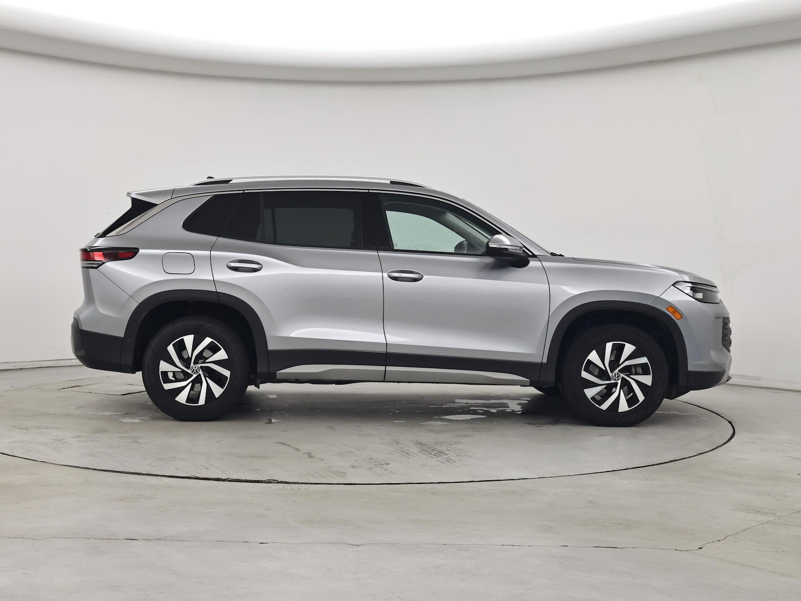 2025 Volkswagen Tiguan S - Photo 8