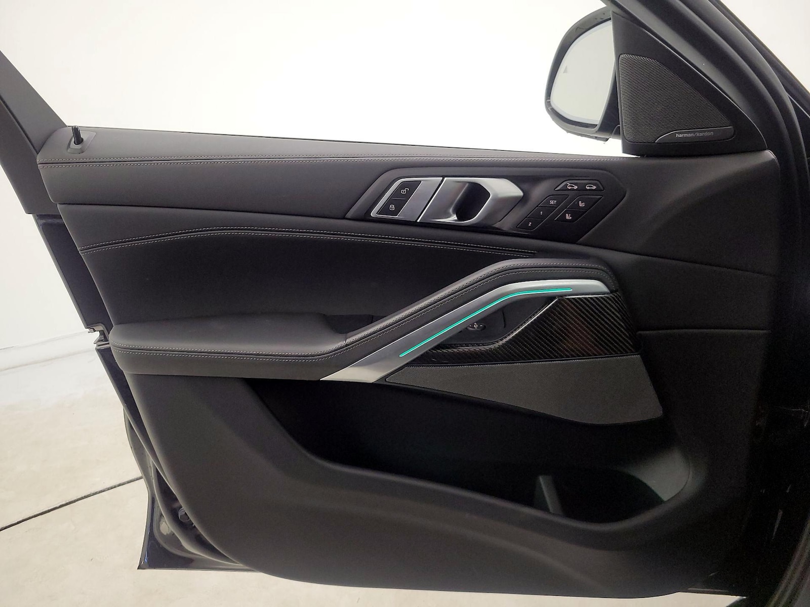 2025 BMW X6 M60i - Photo 13