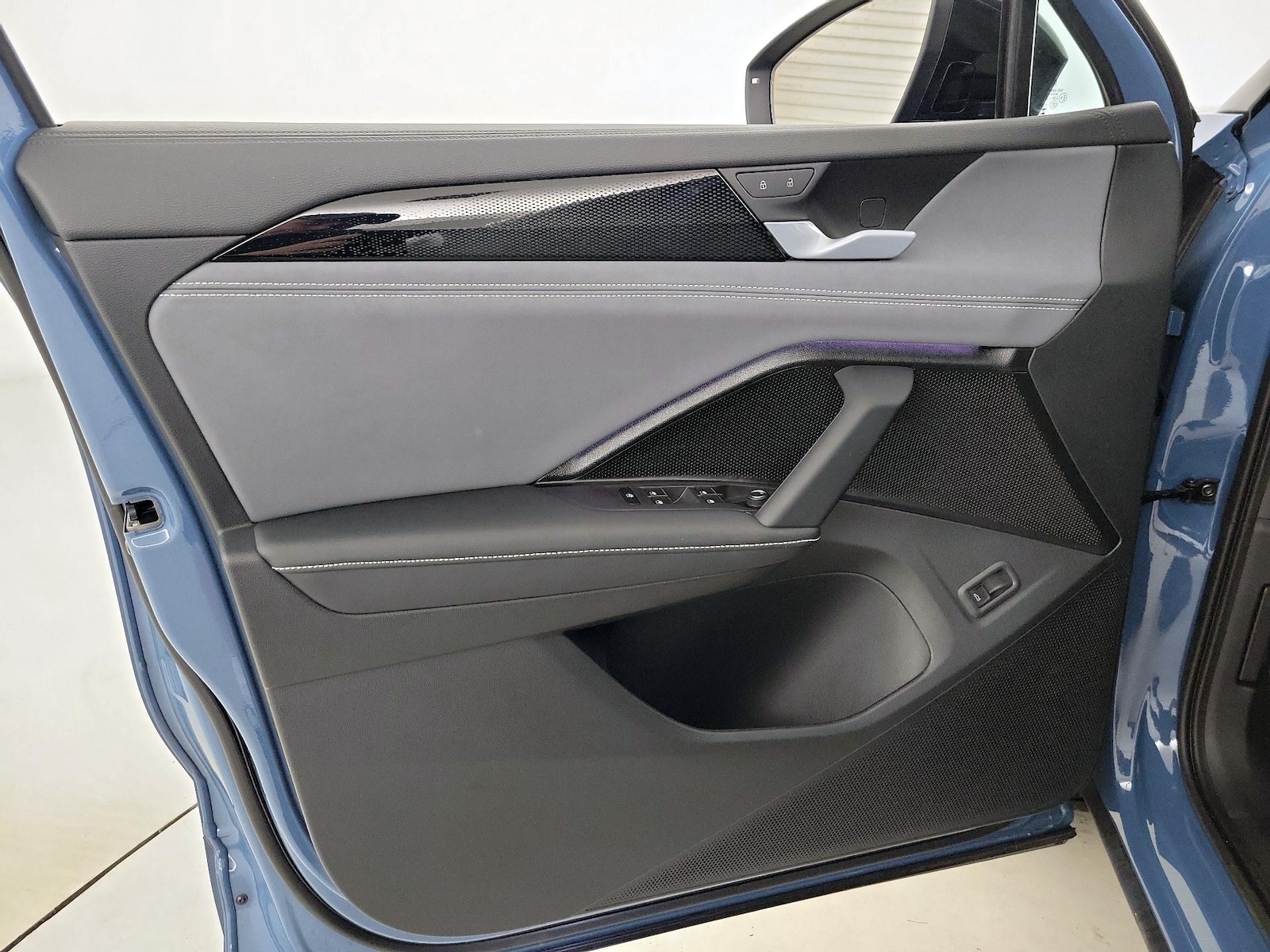 2025 Volkswagen Tiguan SE R-LINE BLACK - Photo 13