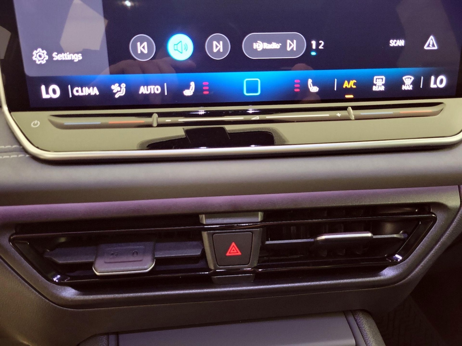 2025 Volkswagen Tiguan SE R-LINE BLACK - Photo 17