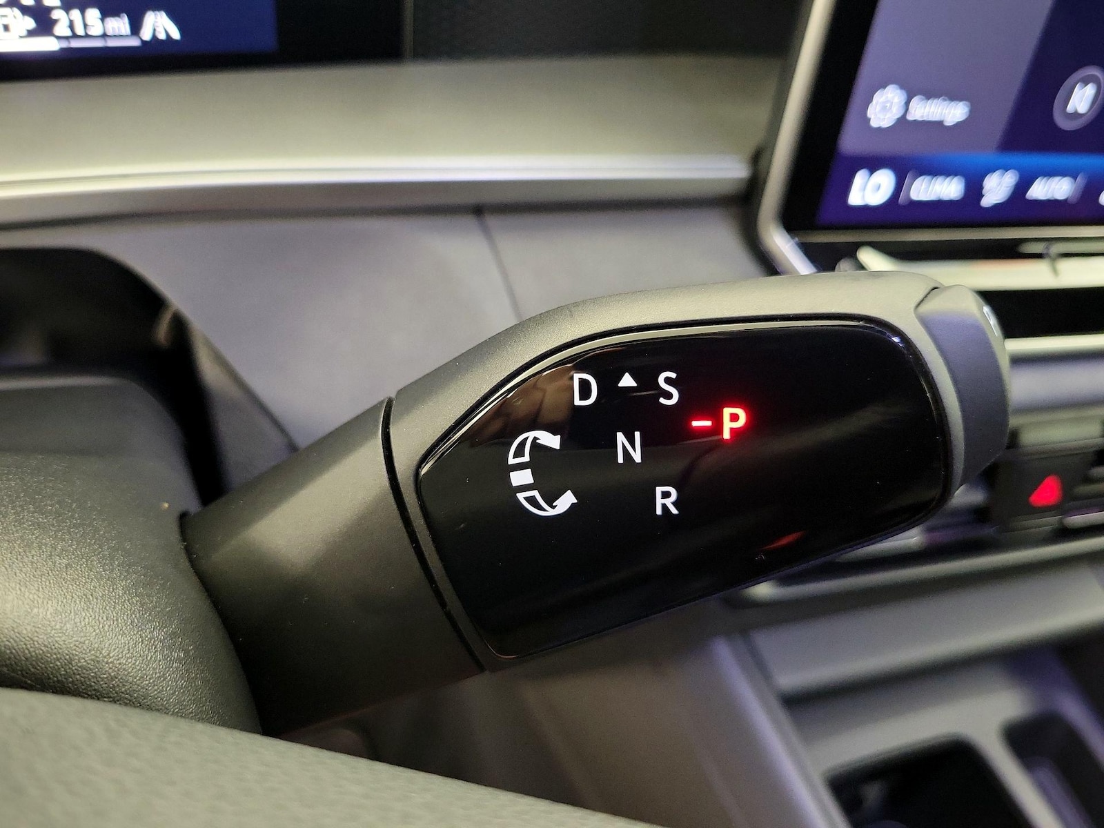 2025 Volkswagen Tiguan SE R-LINE BLACK - Photo 18