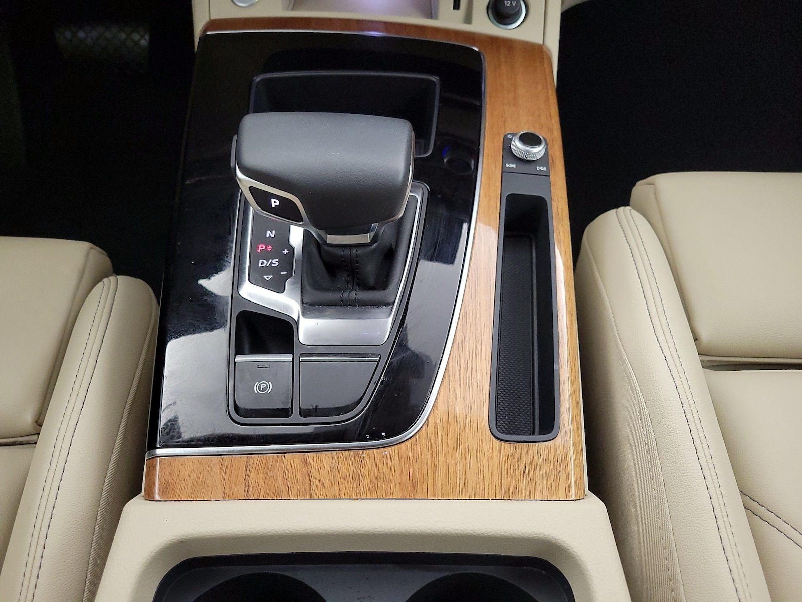 2024 Audi Q5 Premium - Photo 18