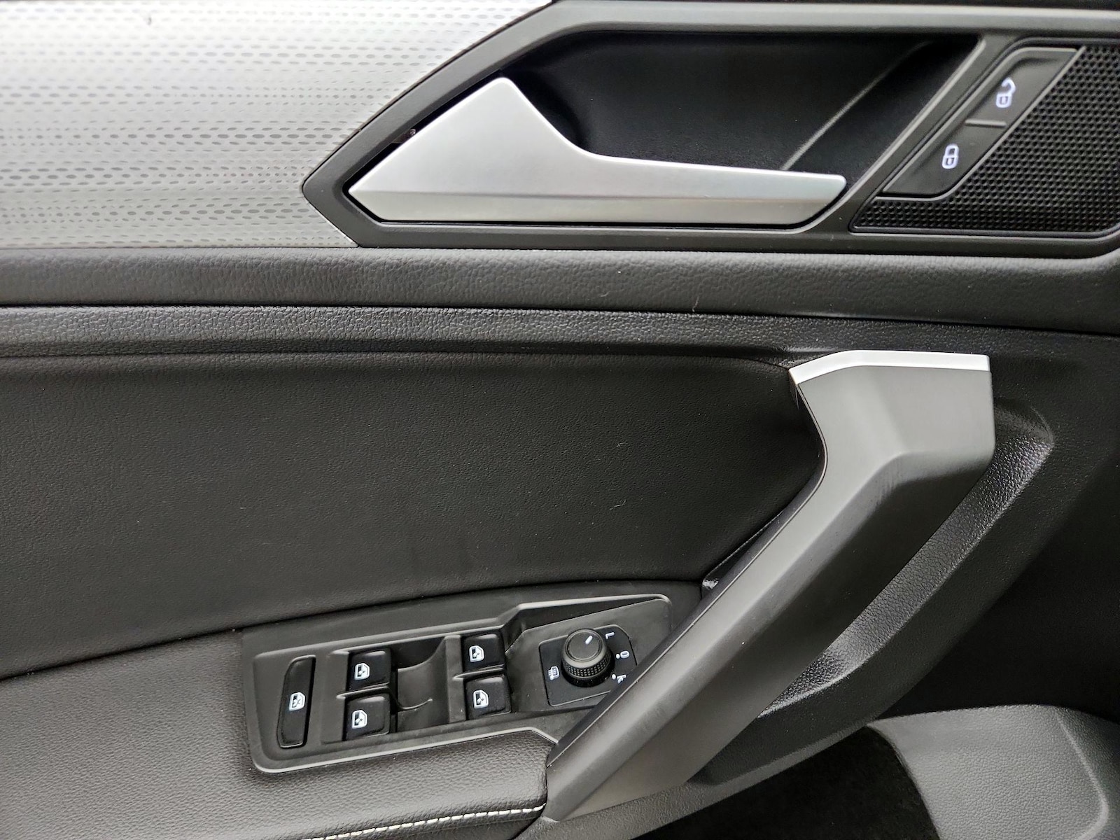 2023 Volkswagen Tiguan S - Photo 13