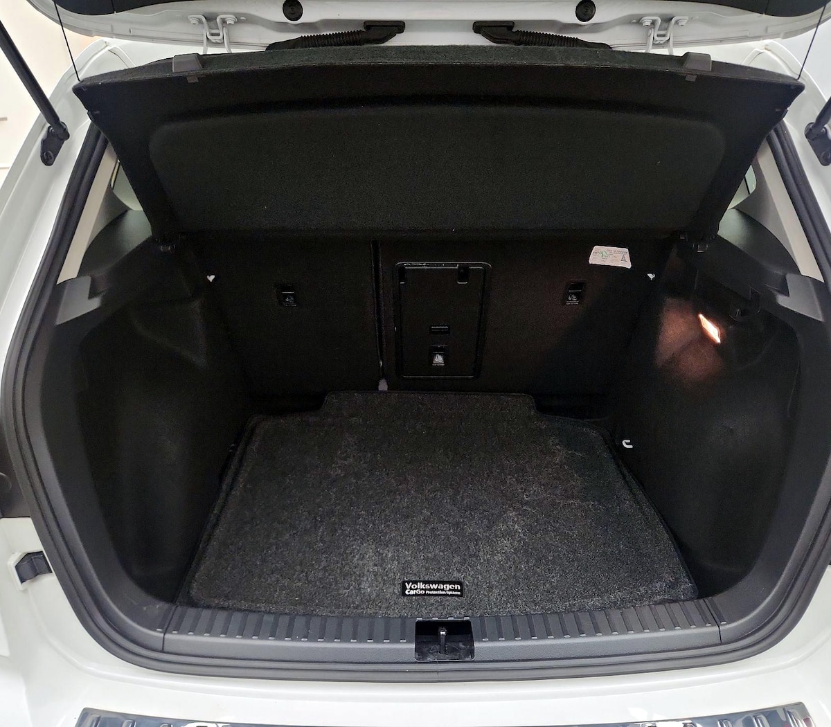 Trunk/Cargo (Seats Up)