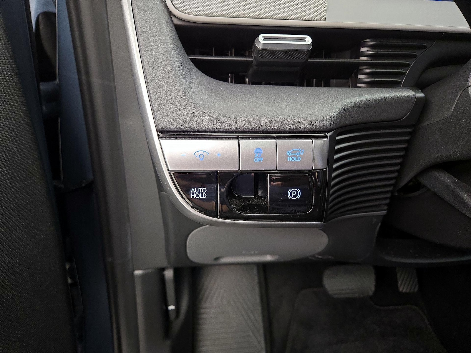 2024 Hyundai IONIQ 5 Limited - Photo 14