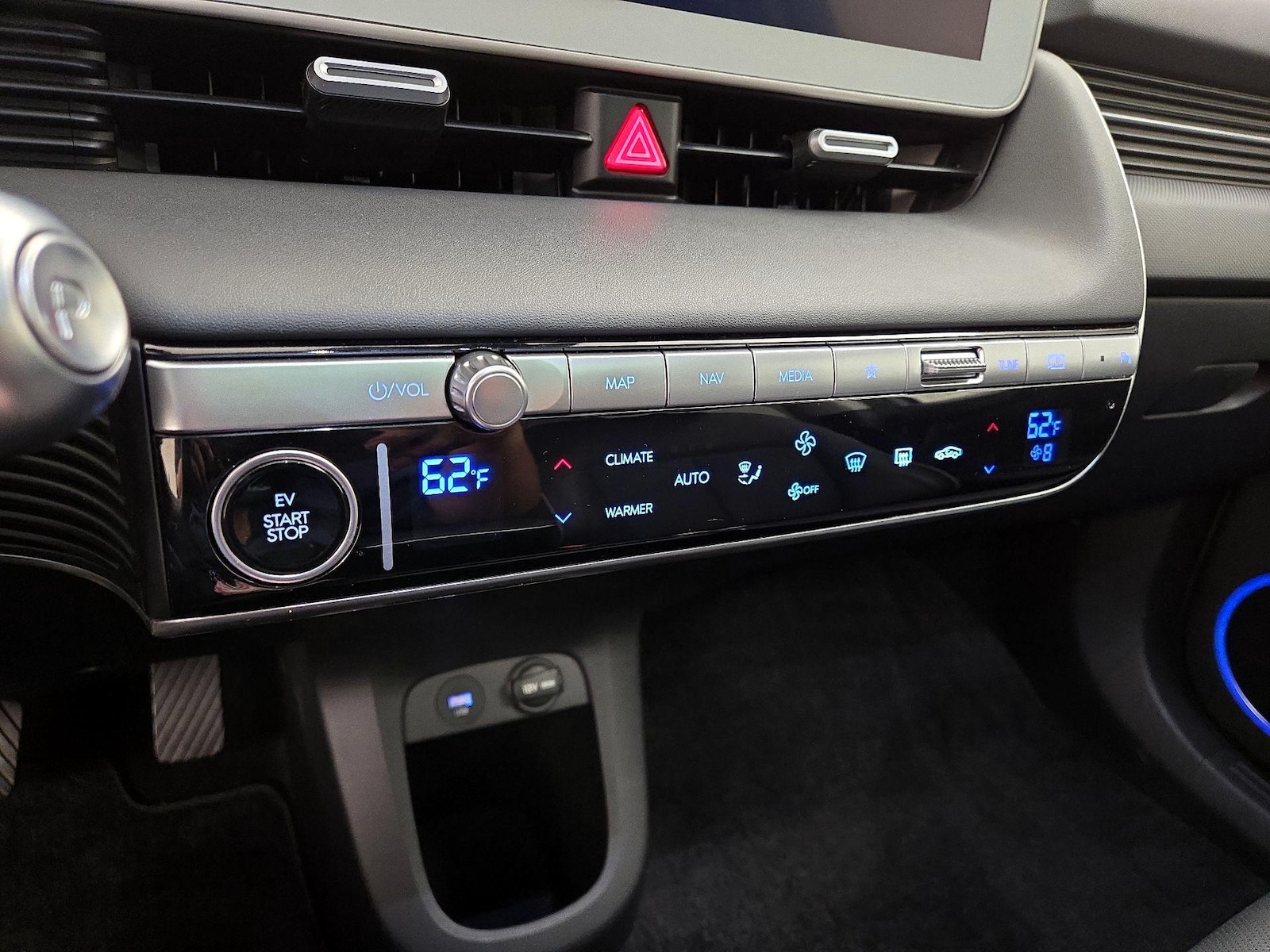 2024 Hyundai IONIQ 5 Limited - Photo 18