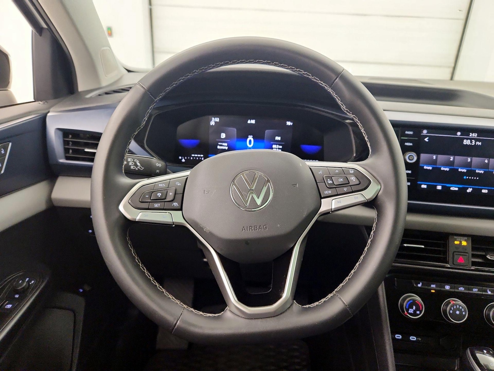 2023 Volkswagen Taos SE - Photo 11