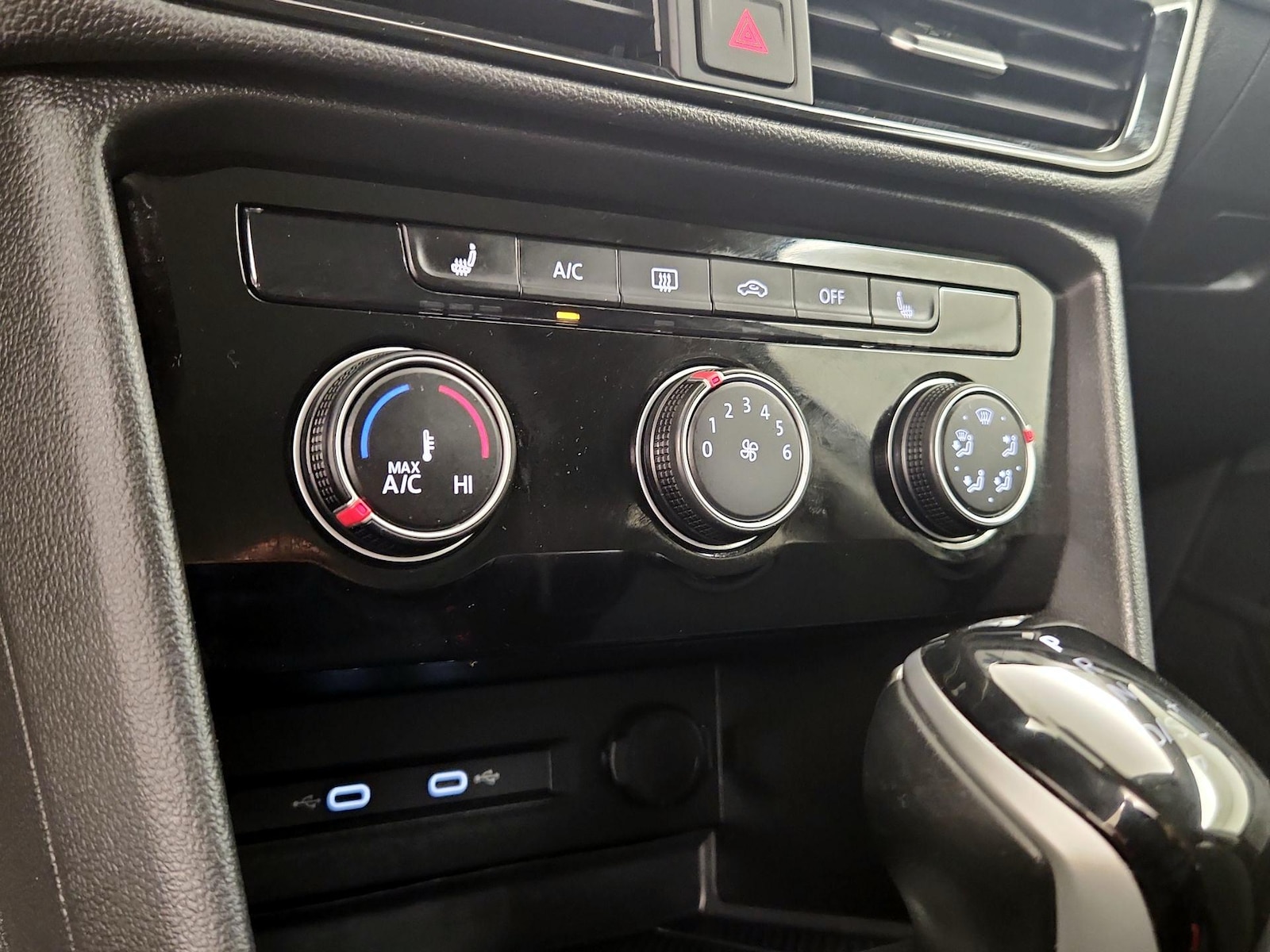 2023 Volkswagen Taos SE - Photo 17