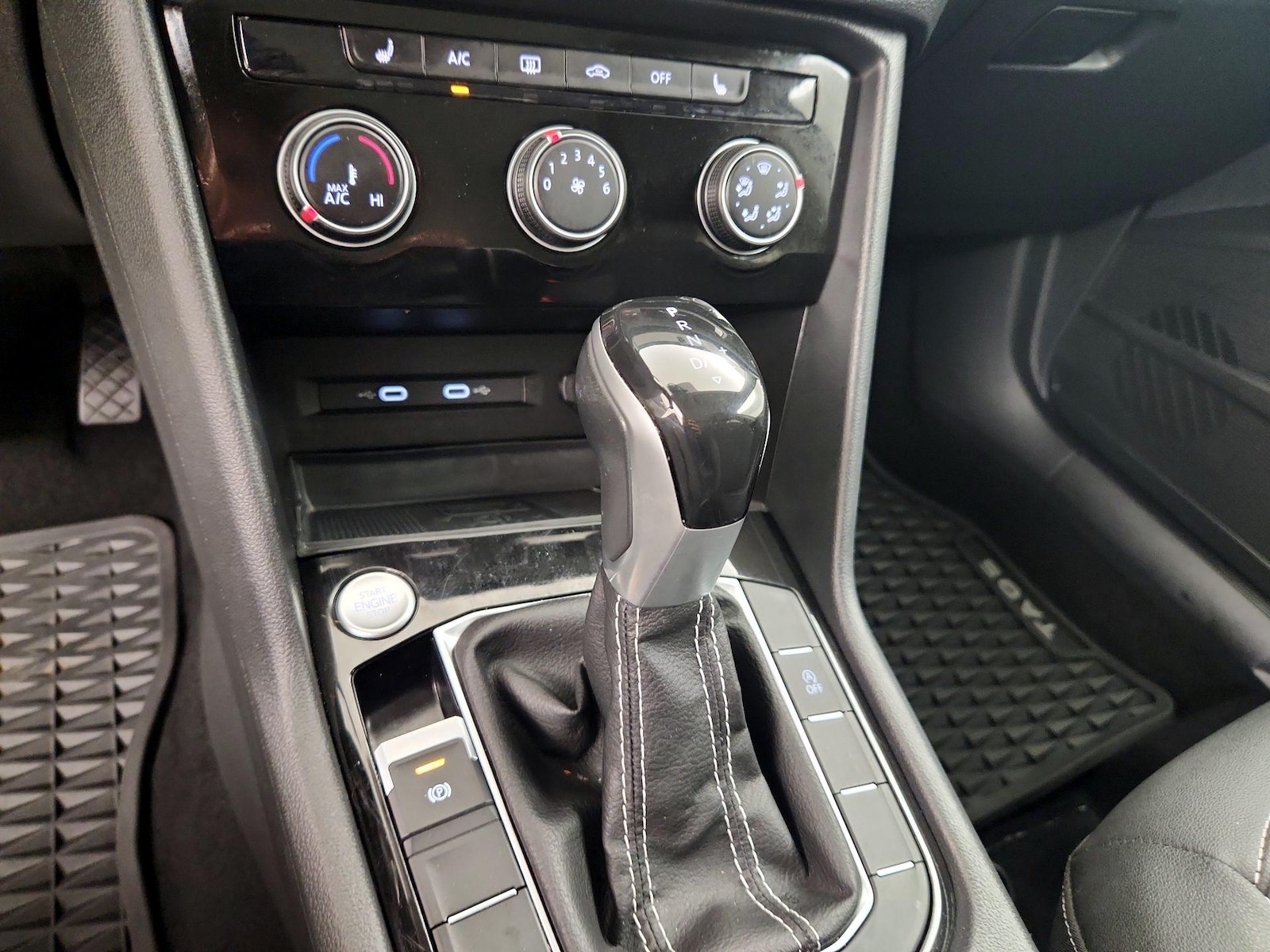 2023 Volkswagen Taos SE - Photo 18