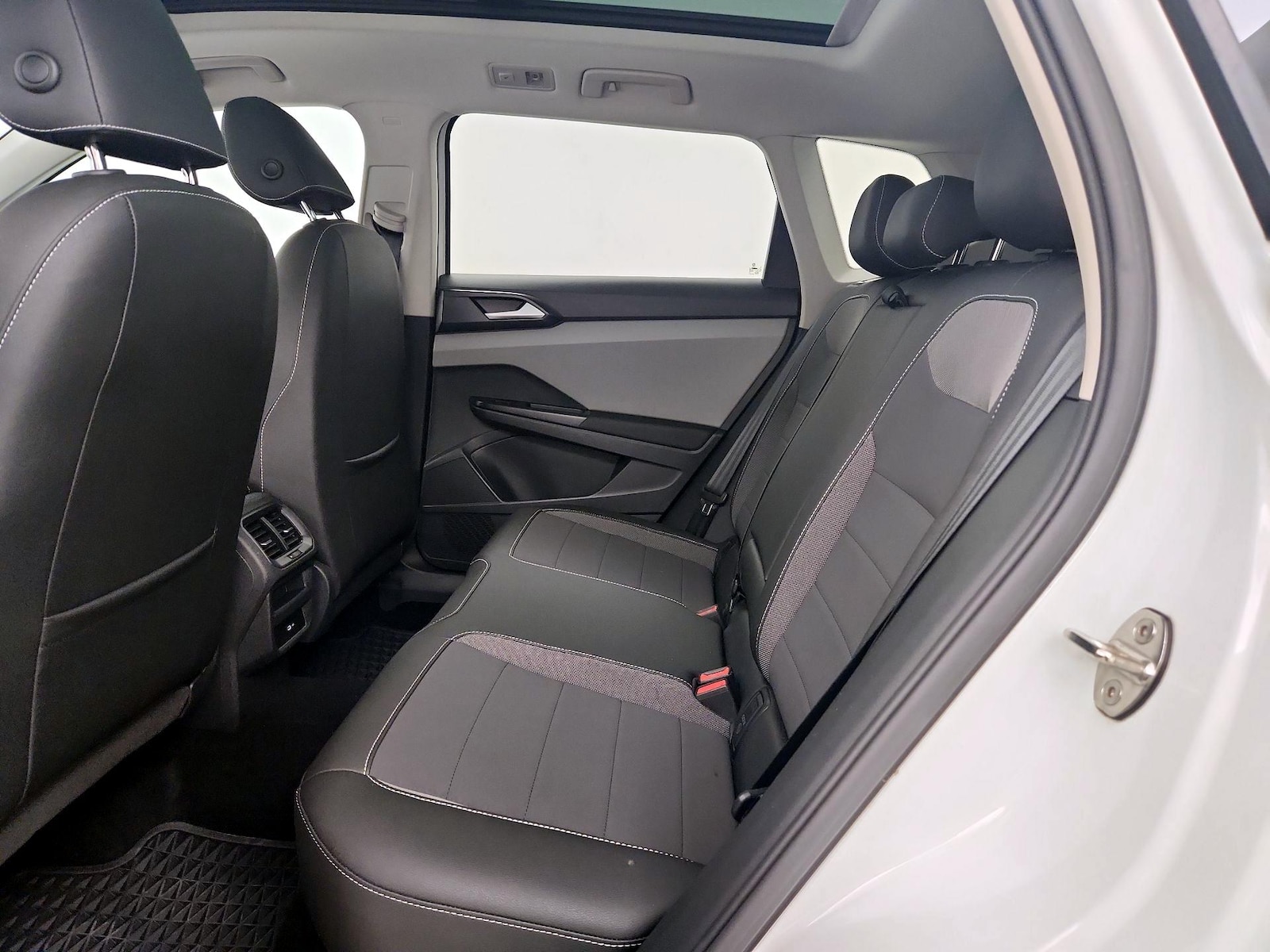 2023 Volkswagen Taos SE - Photo 21