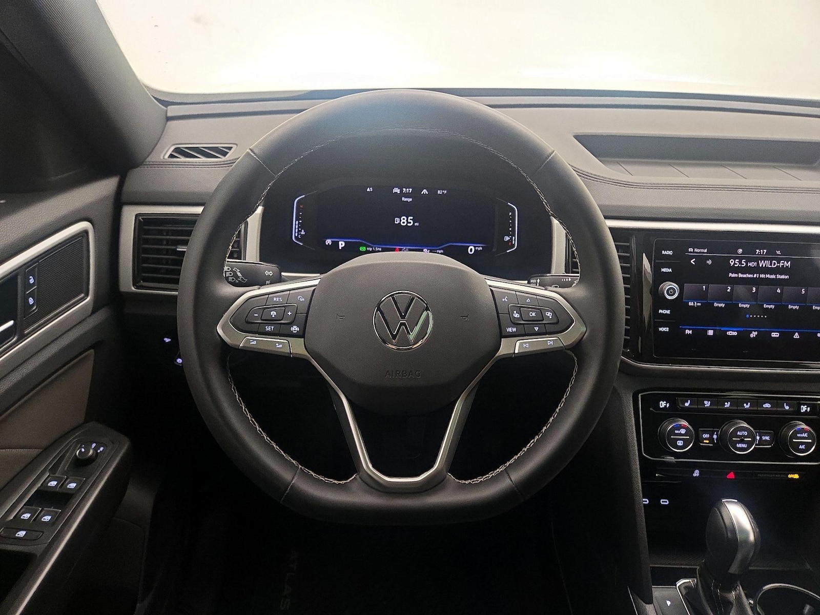 2022 Volkswagen Atlas Cross Sport SE w/Tech - Photo 11