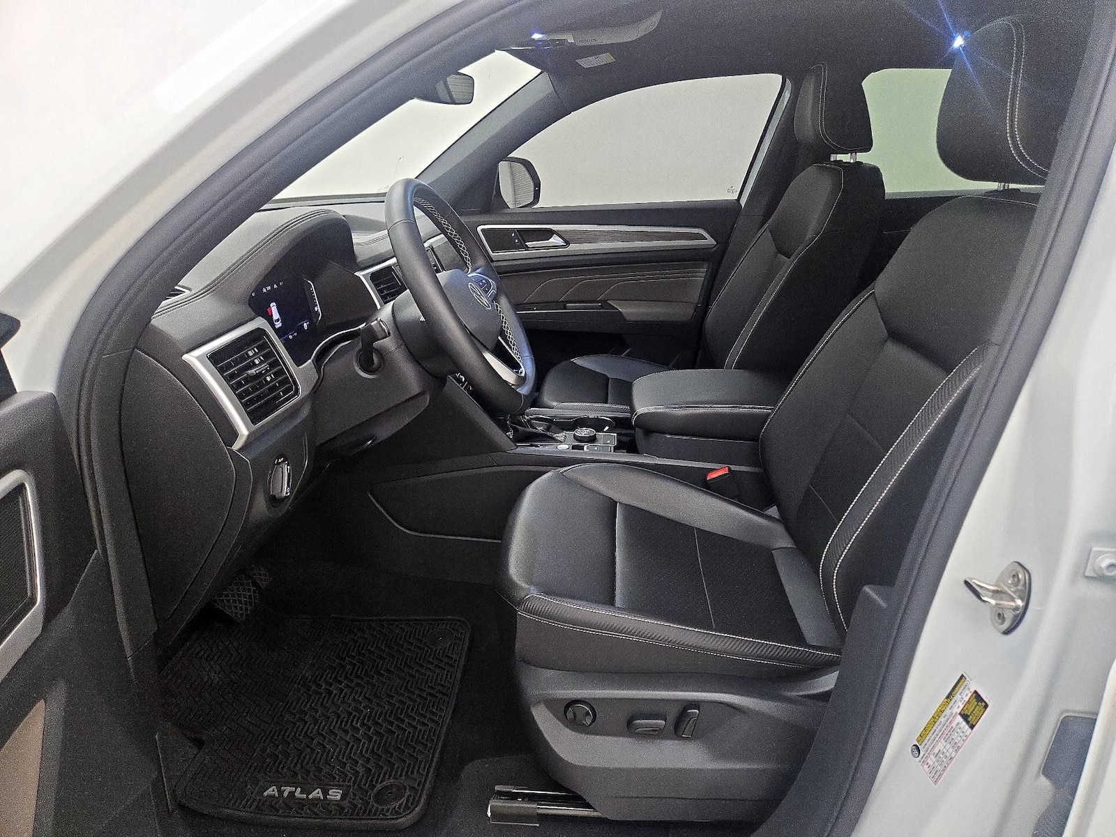2022 Volkswagen Atlas Cross Sport SE w/Tech - Photo 12