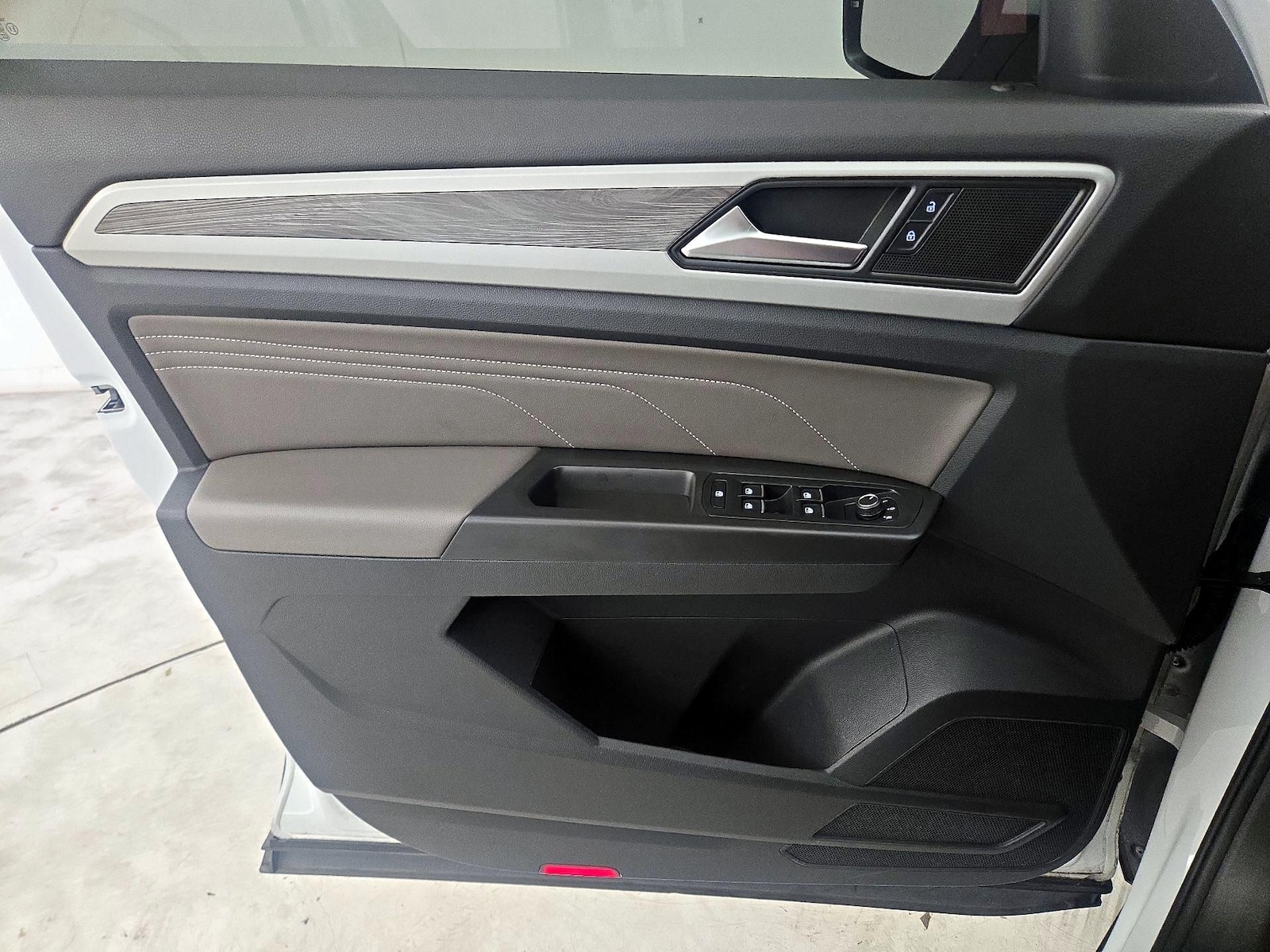 2022 Volkswagen Atlas Cross Sport SE w/Tech - Photo 13
