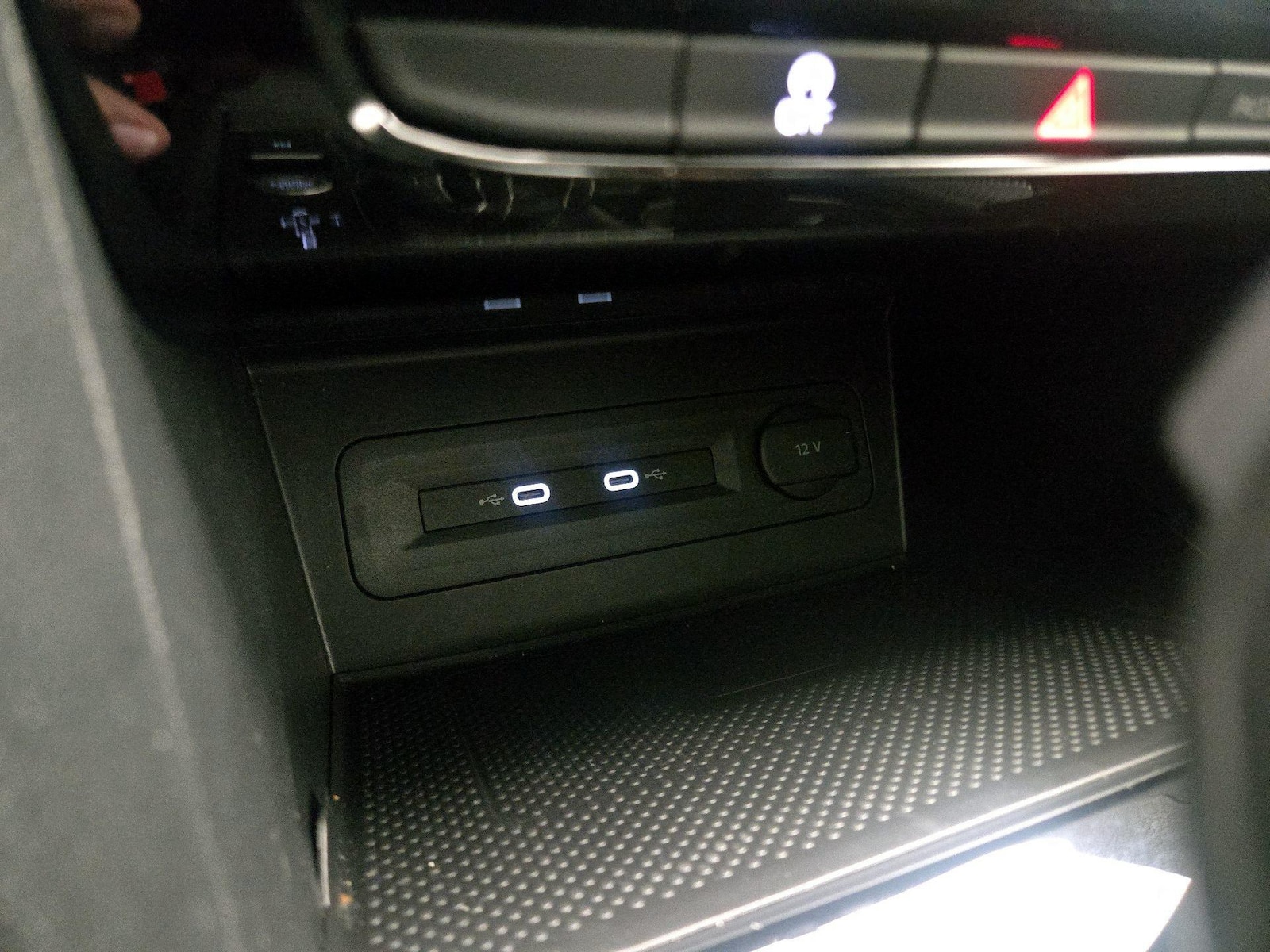 2022 Volkswagen Atlas Cross Sport SE w/Tech - Photo 19