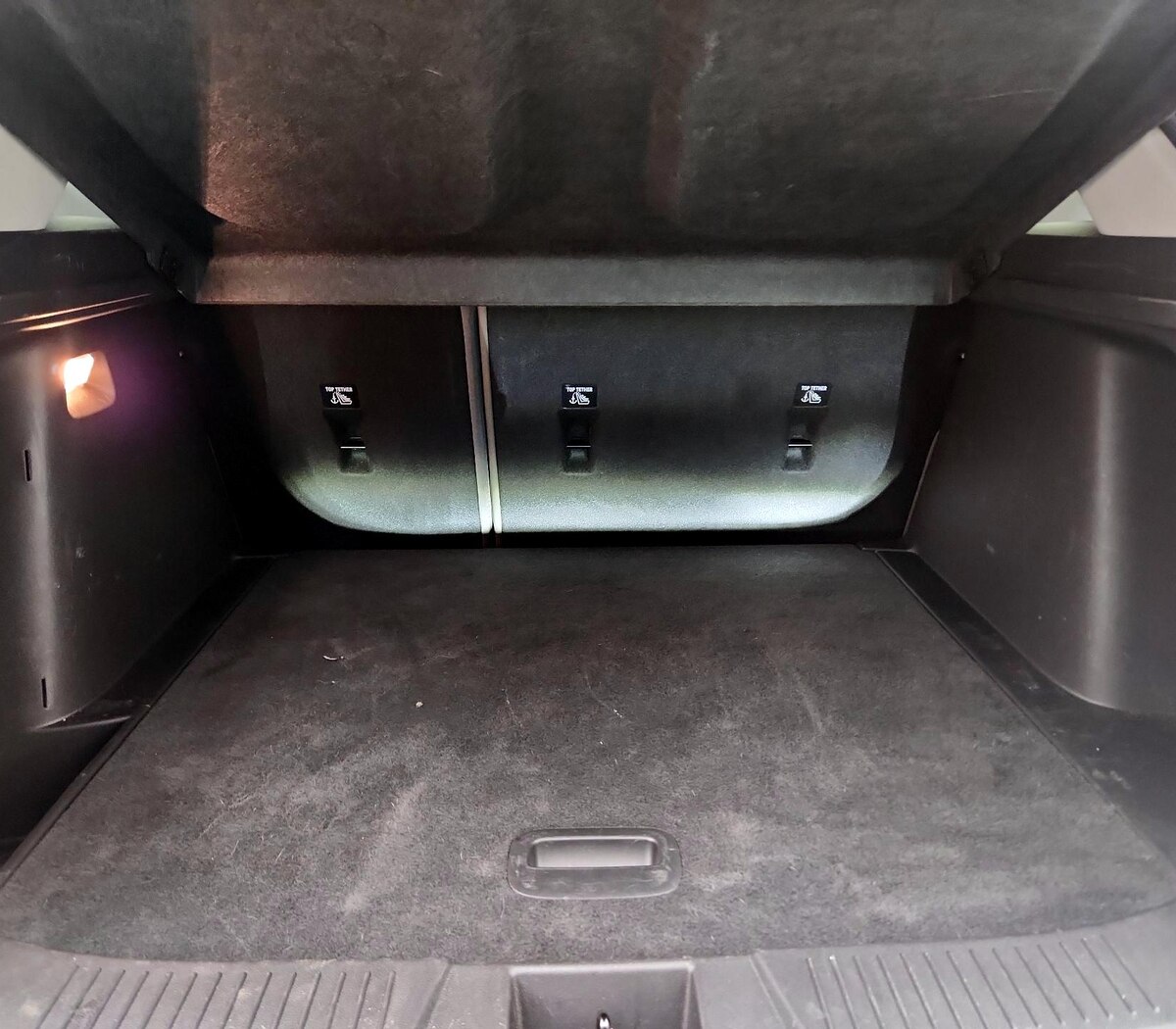 Trunk/Cargo (Seats Up)