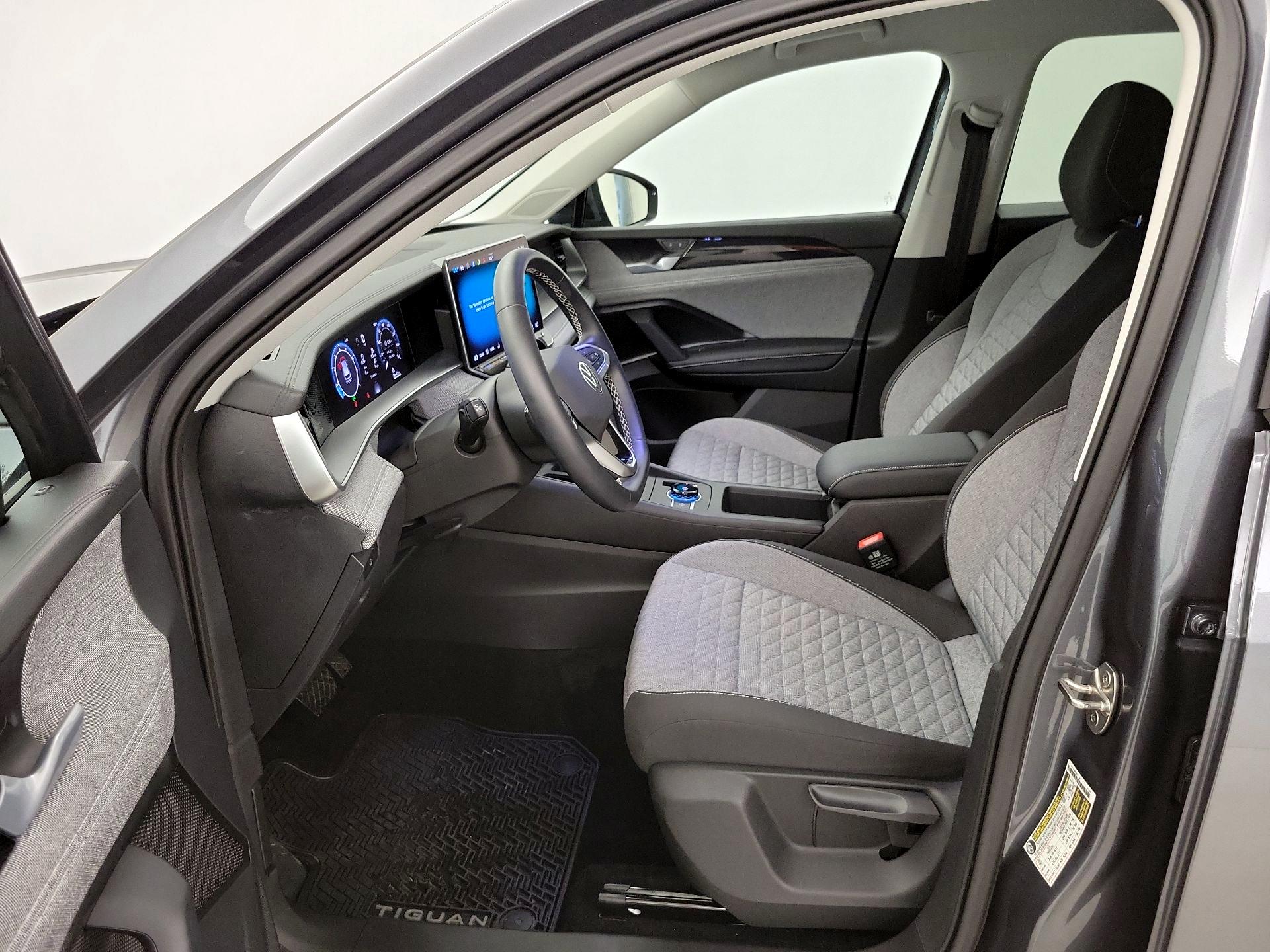 Thumbnail: 2025 Volkswagen Tiguan - 11