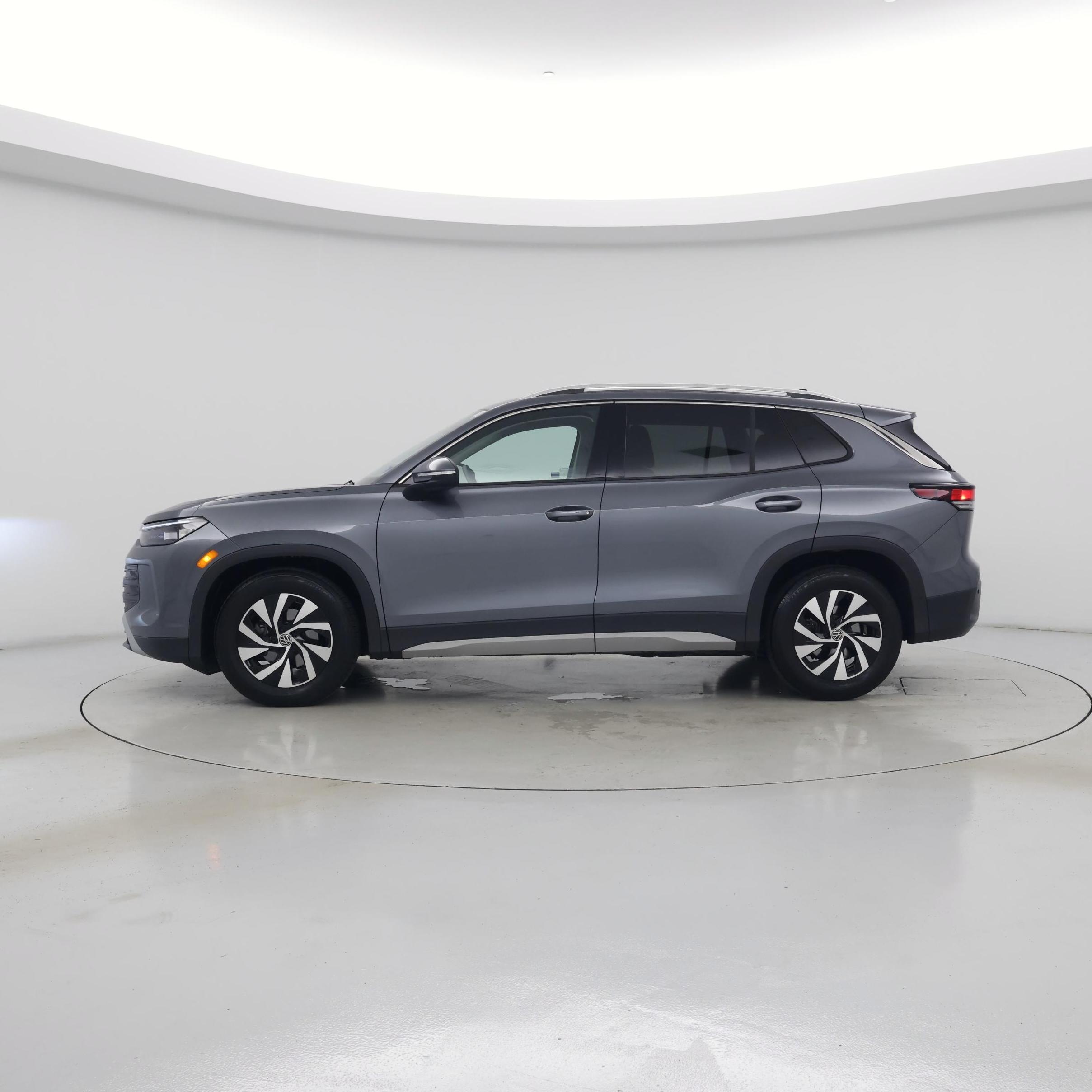 Thumbnail: 2025 Volkswagen Tiguan - 3