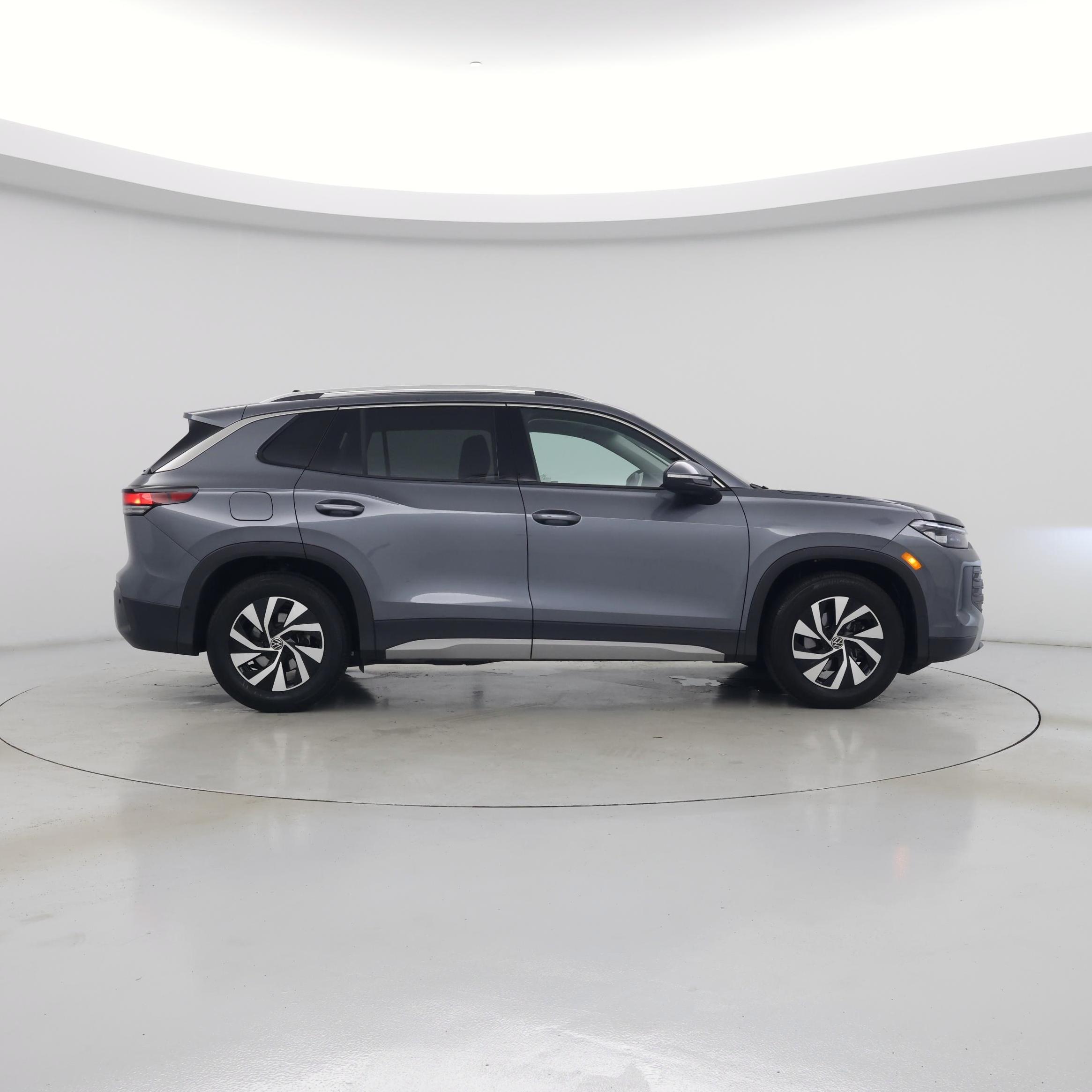 Thumbnail: 2025 Volkswagen Tiguan - 7