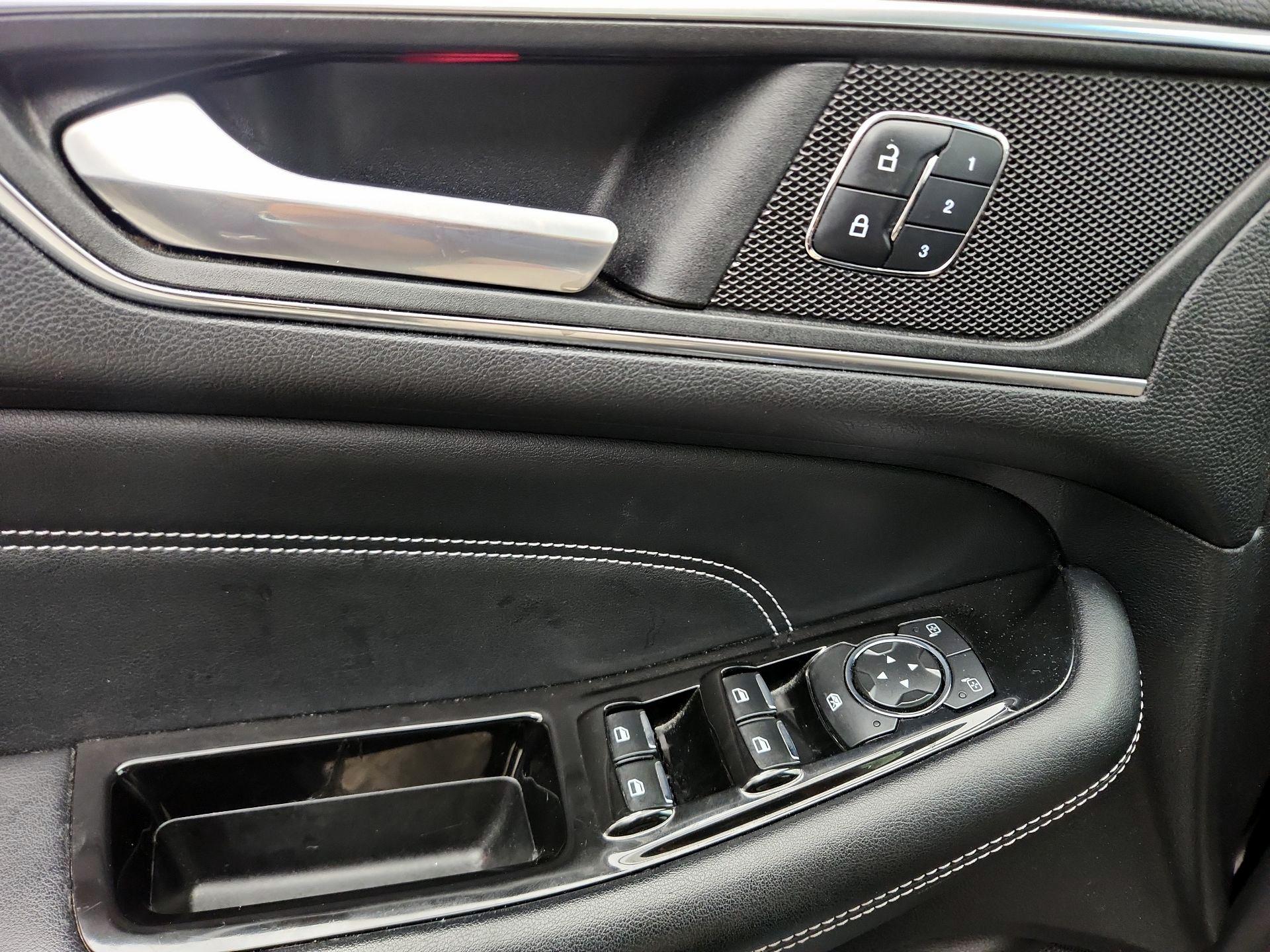 Thumbnail: 2016 Ford Edge - 12