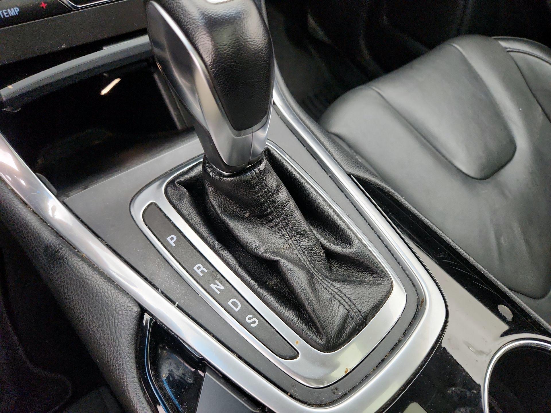 Thumbnail: 2016 Ford Edge - 17