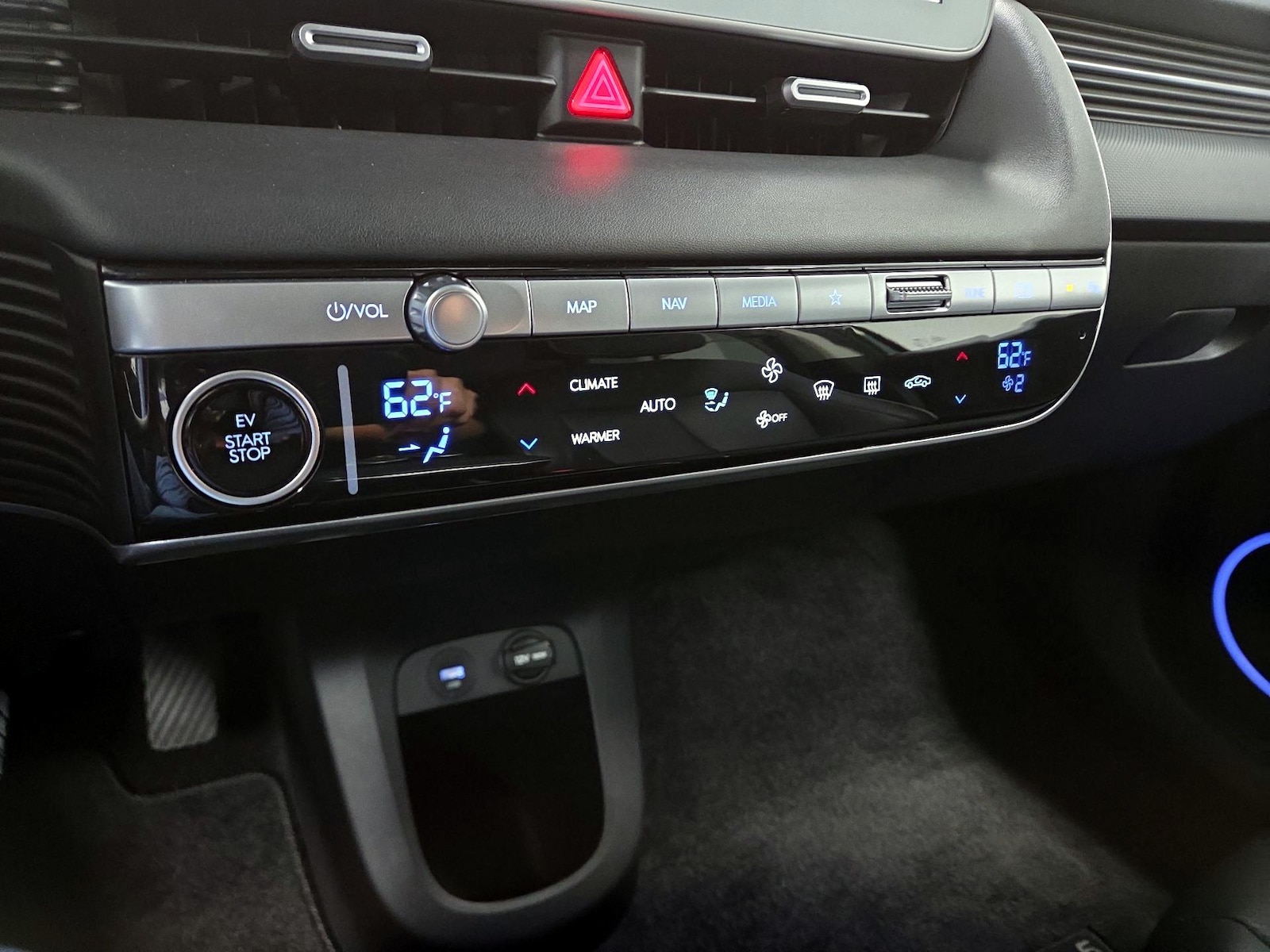 2024 Hyundai IONIQ 5 Limited - Photo 6