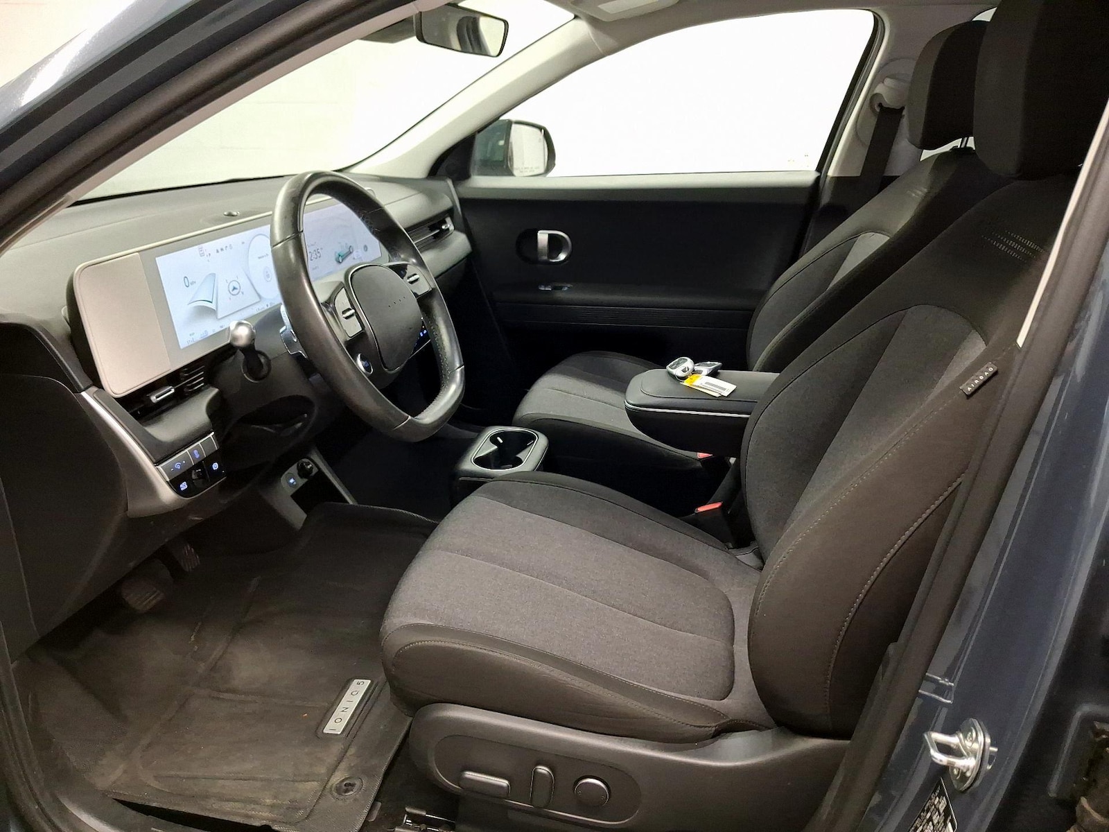 2024 Hyundai IONIQ 5 SE - Photo 12