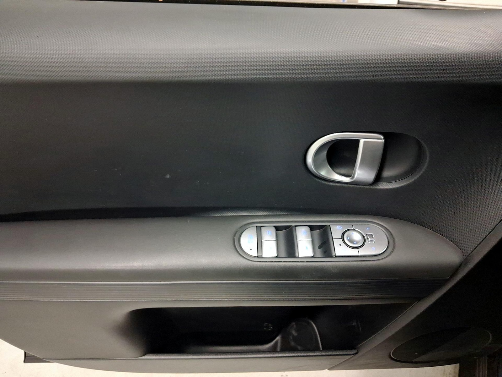2024 Hyundai IONIQ 5 SE - Photo 13