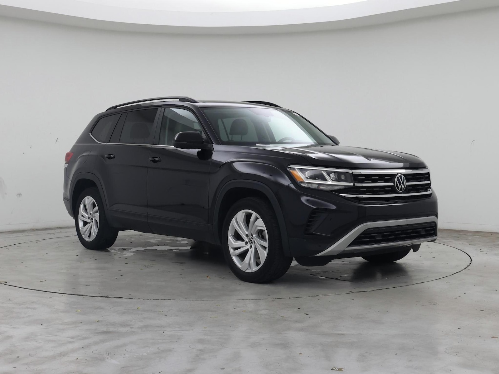 2023 Volkswagen Atlas SE w/Tech - Photo 2