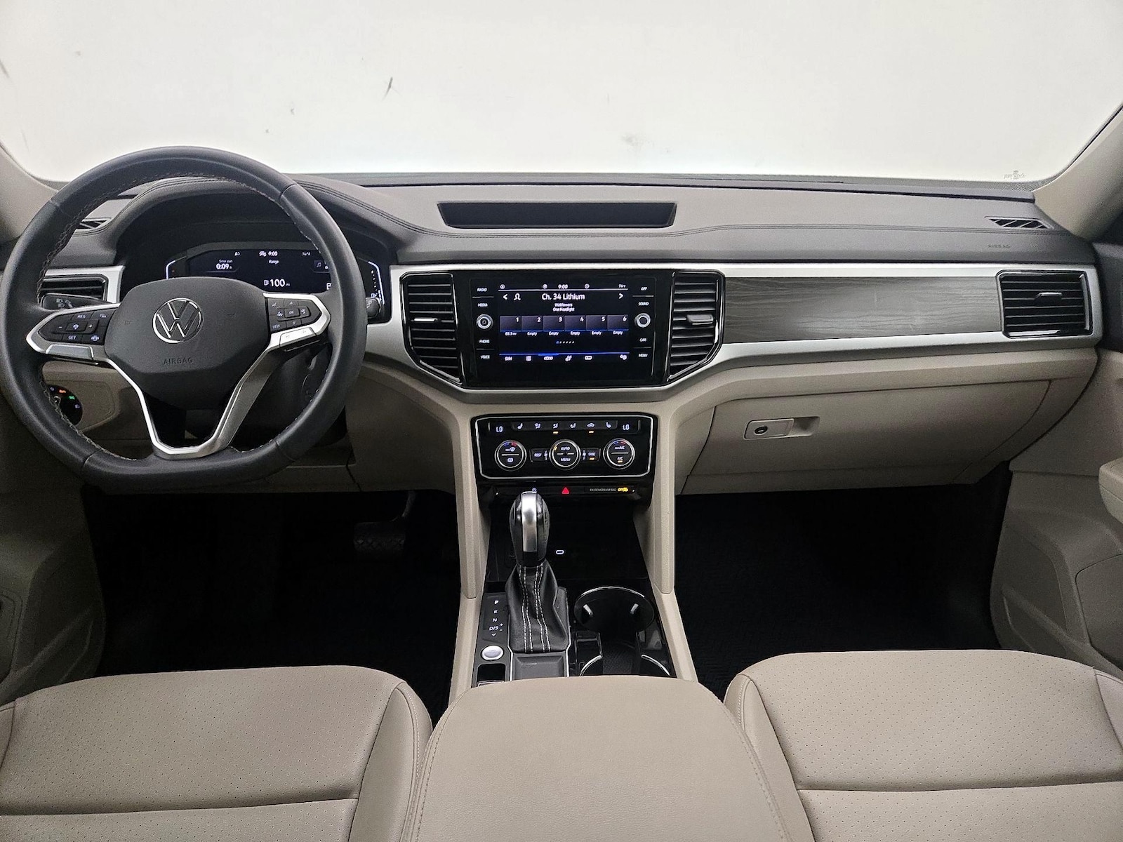 2023 Volkswagen Atlas SE w/Tech - Photo 10