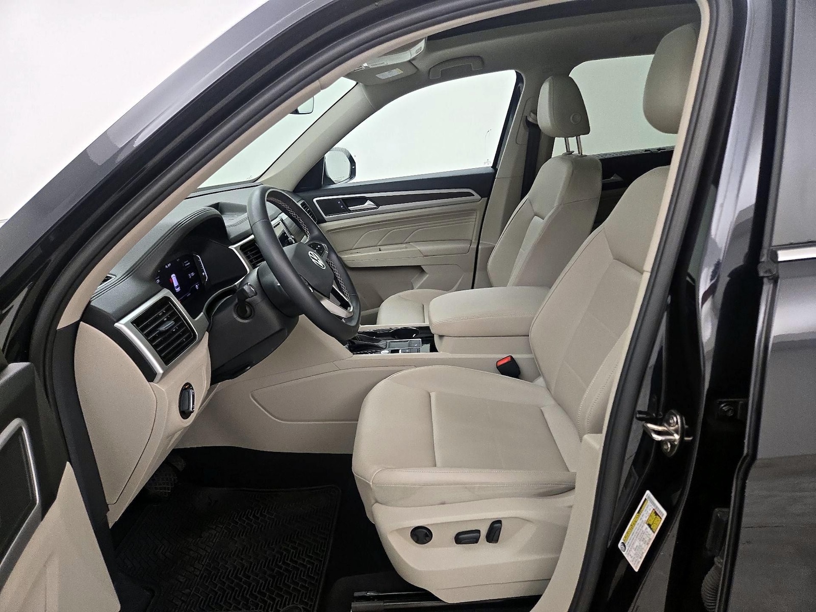 2023 Volkswagen Atlas SE w/Tech - Photo 12