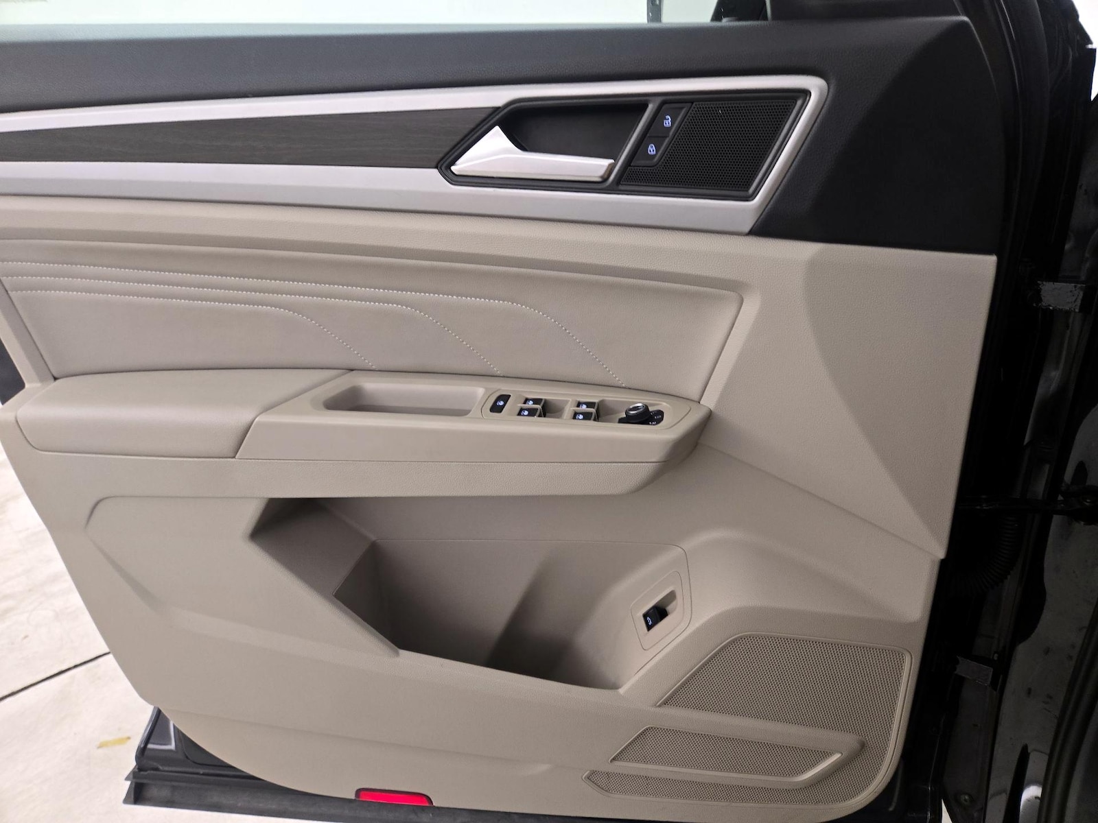 2023 Volkswagen Atlas SE w/Tech - Photo 13