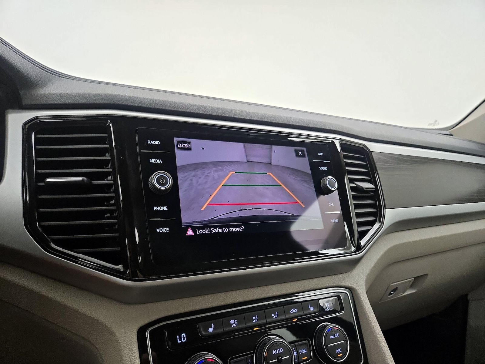2023 Volkswagen Atlas SE w/Tech - Photo 15