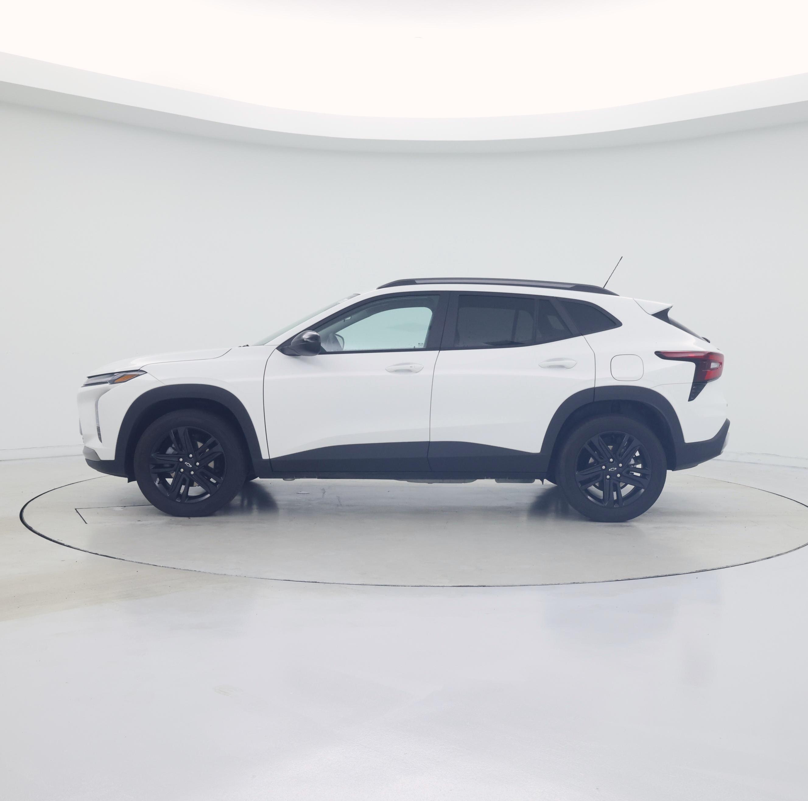 Thumbnail: 2025 Chevrolet Trax - 3