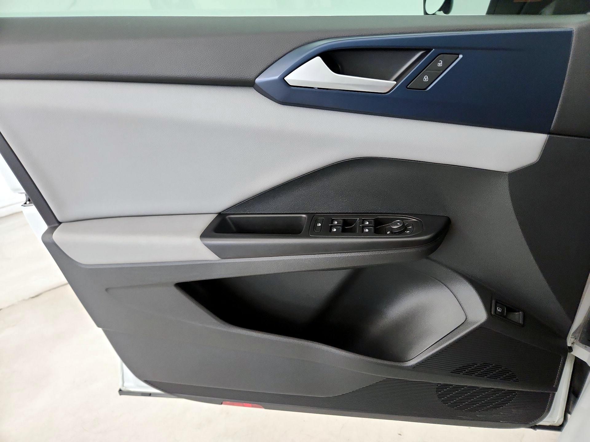 Thumbnail: 2023 Volkswagen Taos - 12