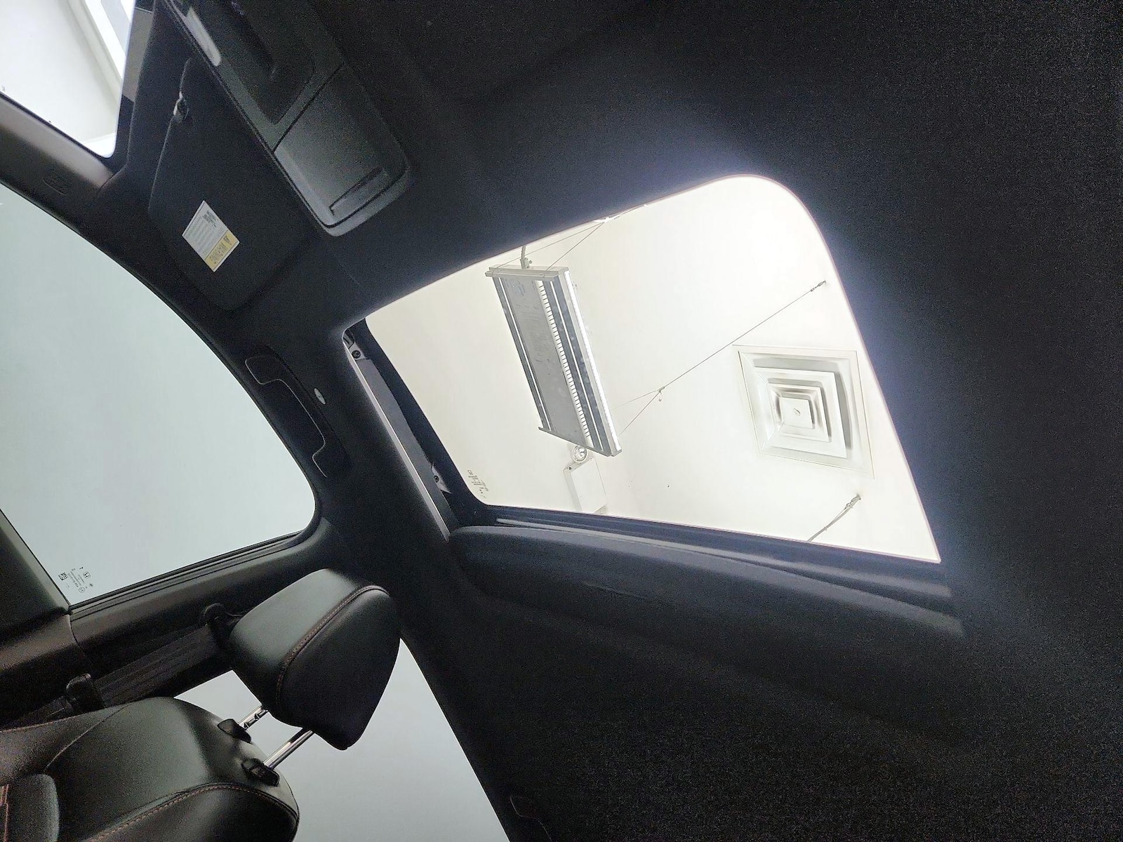 Sunroof(s) & Overhead Airbags