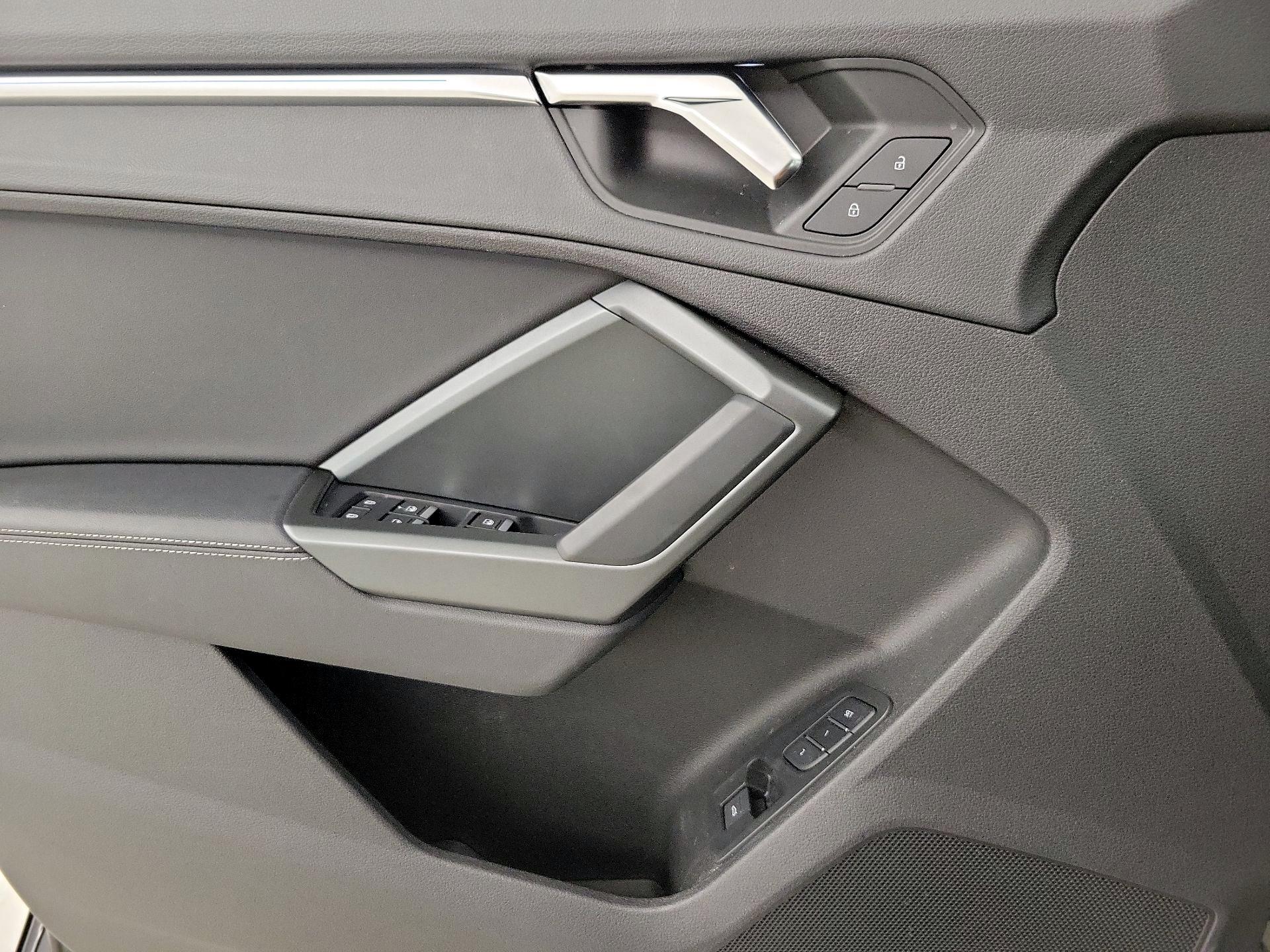 Thumbnail: 2022 Audi Q3 - 12