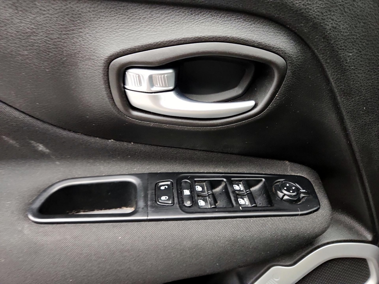 2020 Jeep Renegade Jeepster - Photo 13
