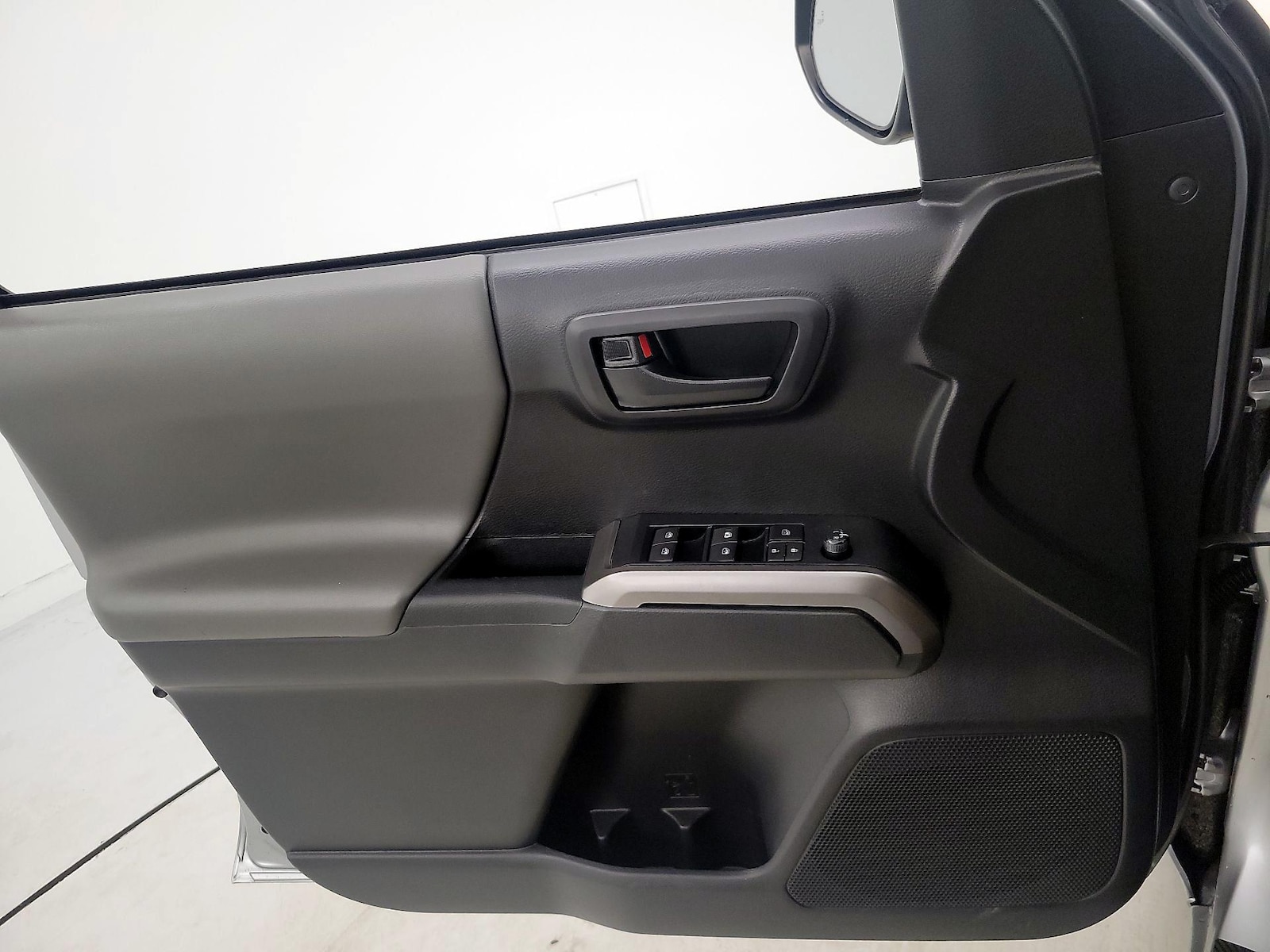 2022 Toyota Tacoma SR5 - Photo 13