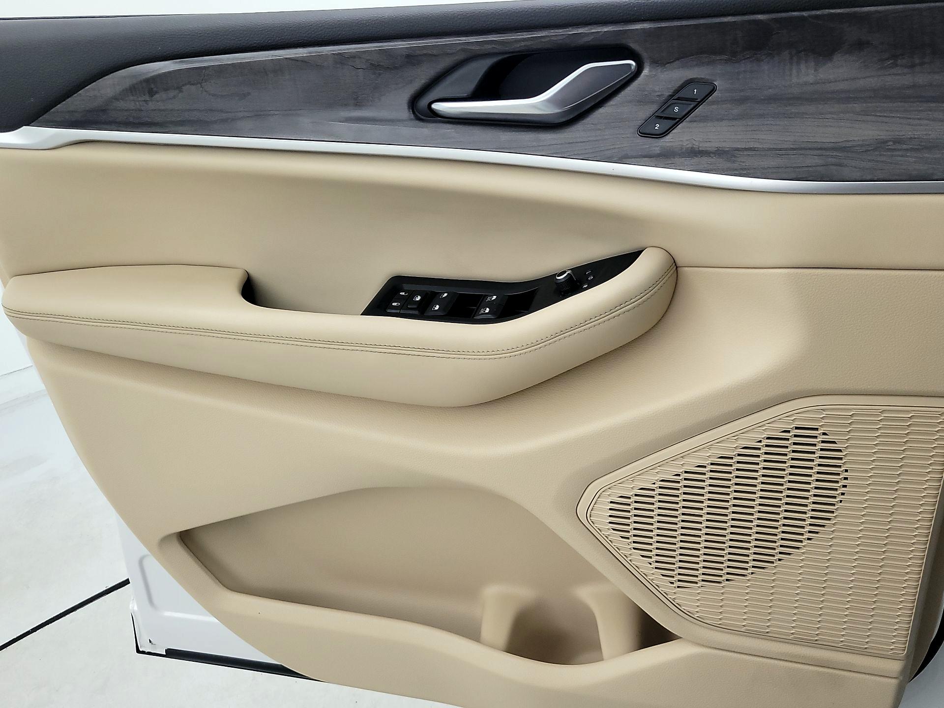 Thumbnail: 2024 Jeep Grand Cherokee - 12