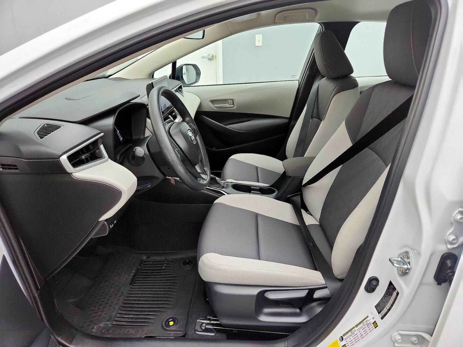 2026 Toyota Corolla LE - Photo 12