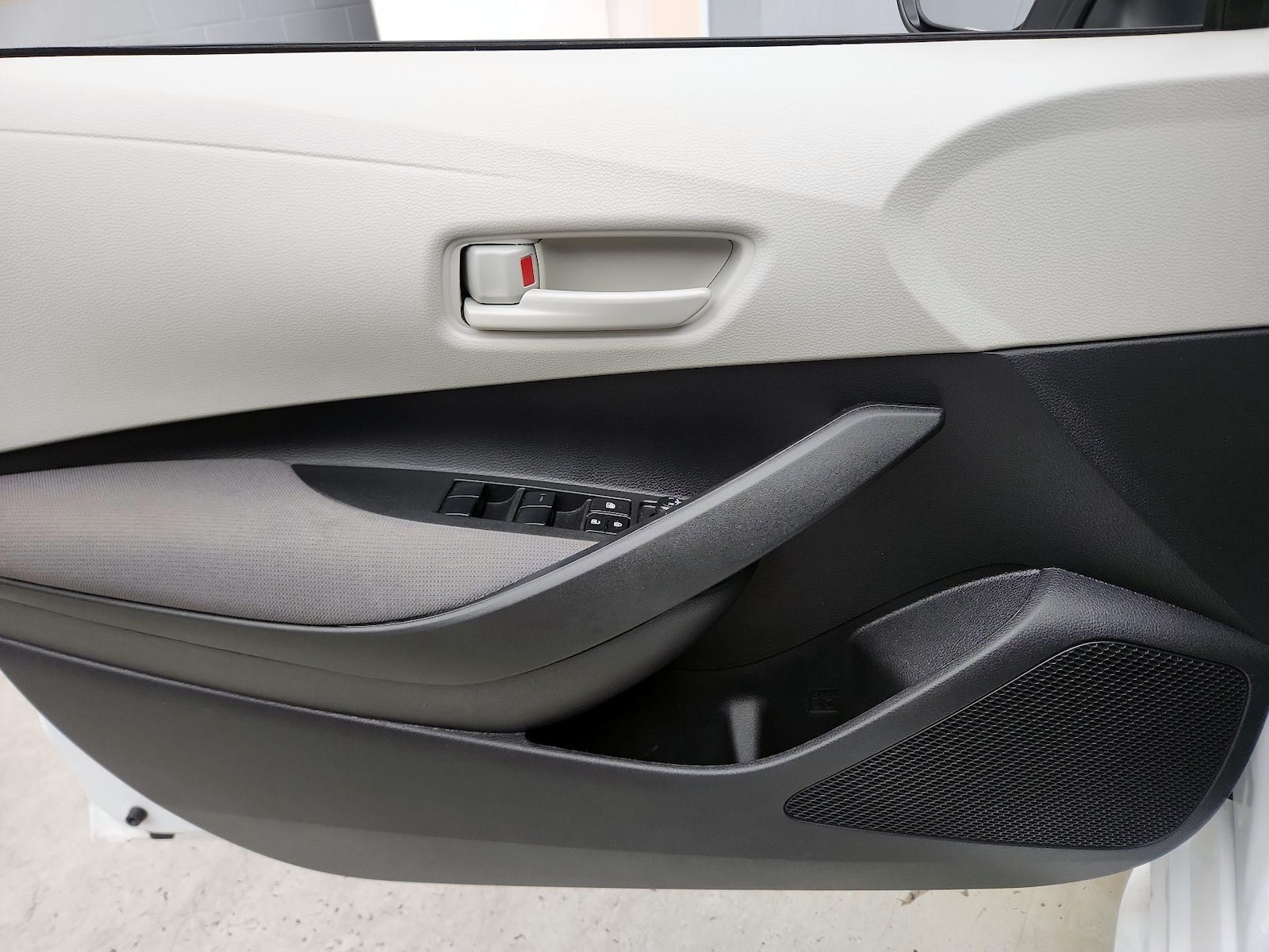 2026 Toyota Corolla LE - Photo 13