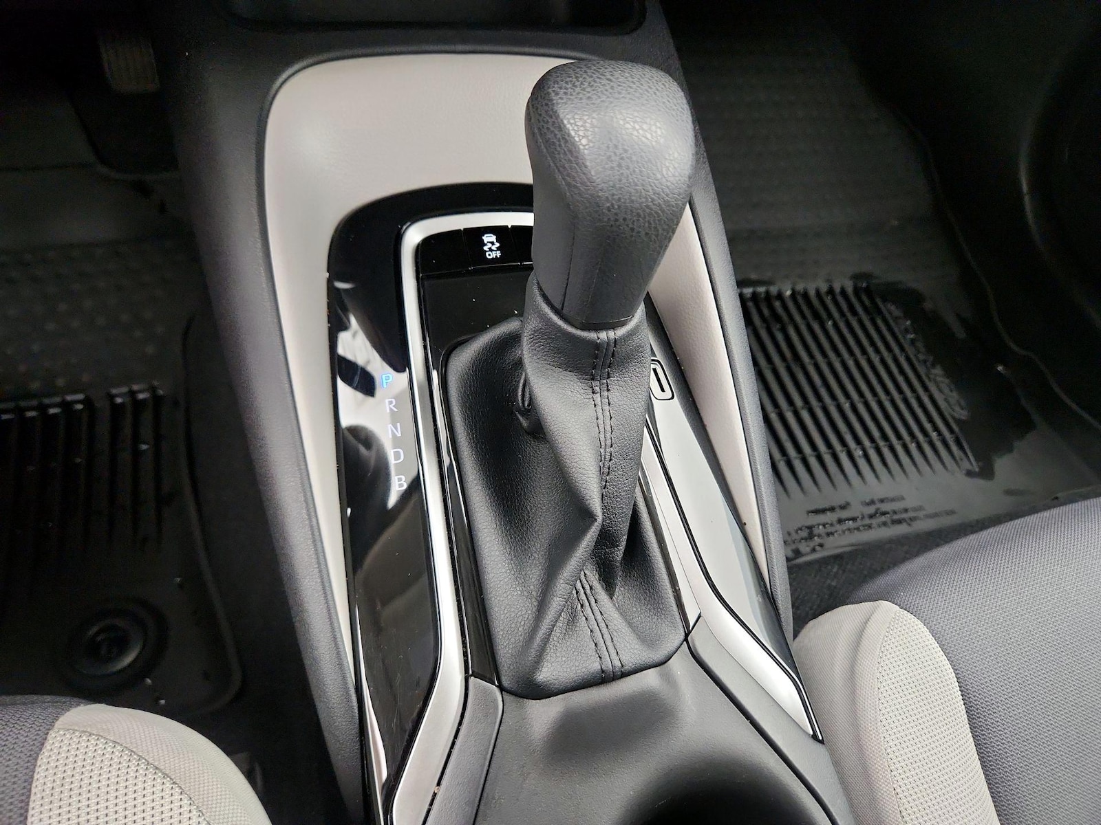 2026 Toyota Corolla LE - Photo 18