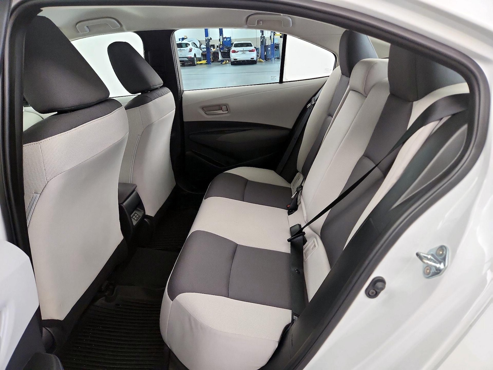 2026 Toyota Corolla LE - Photo 20